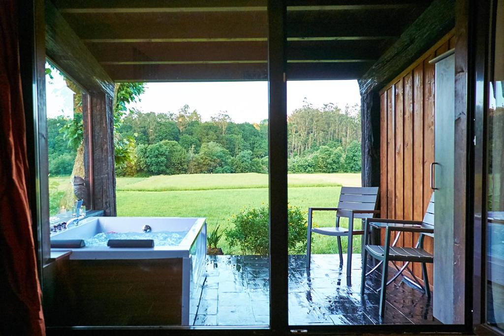 Superior Apartment with Hot Tub - Photo 2