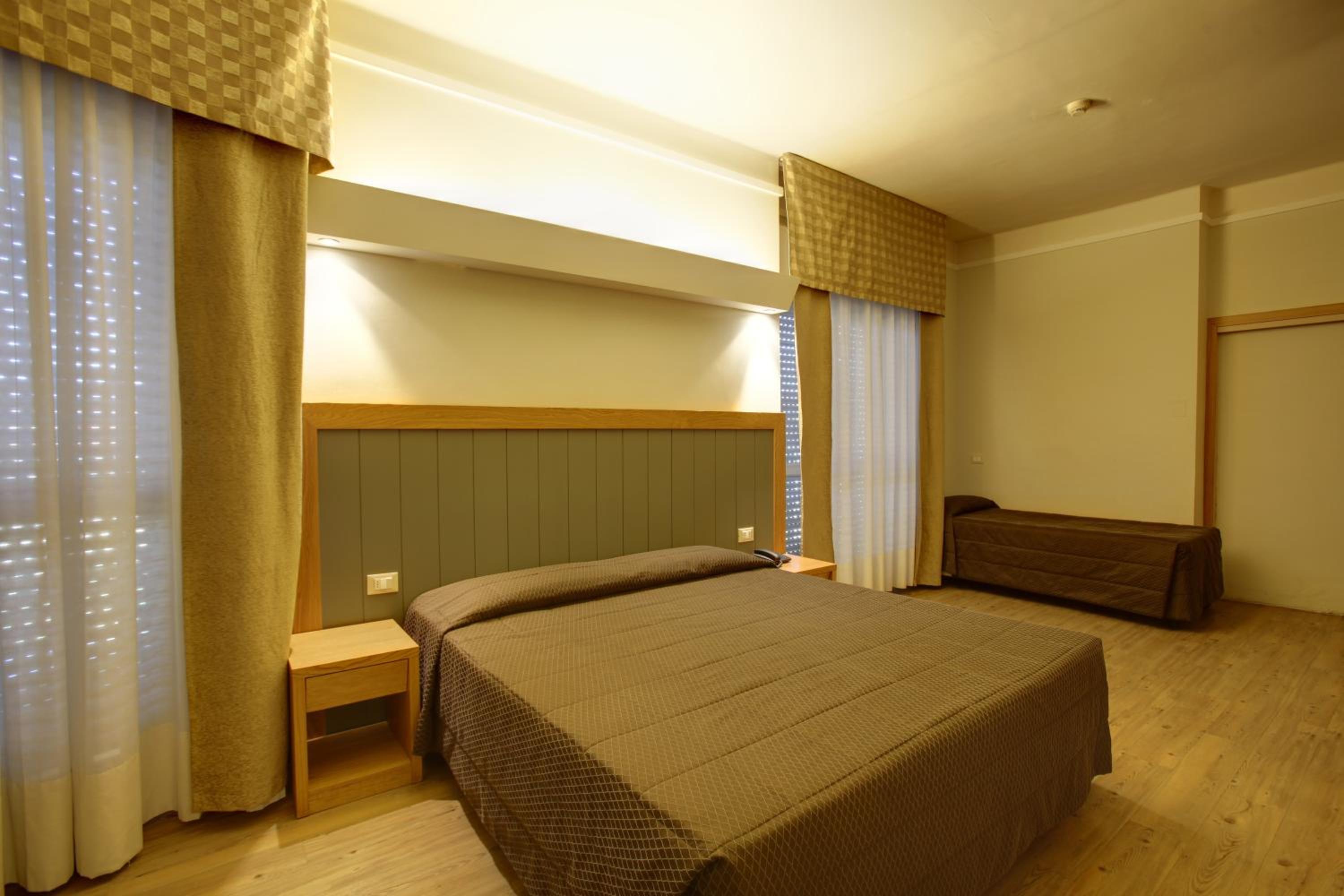 Twin Room - Photo 2