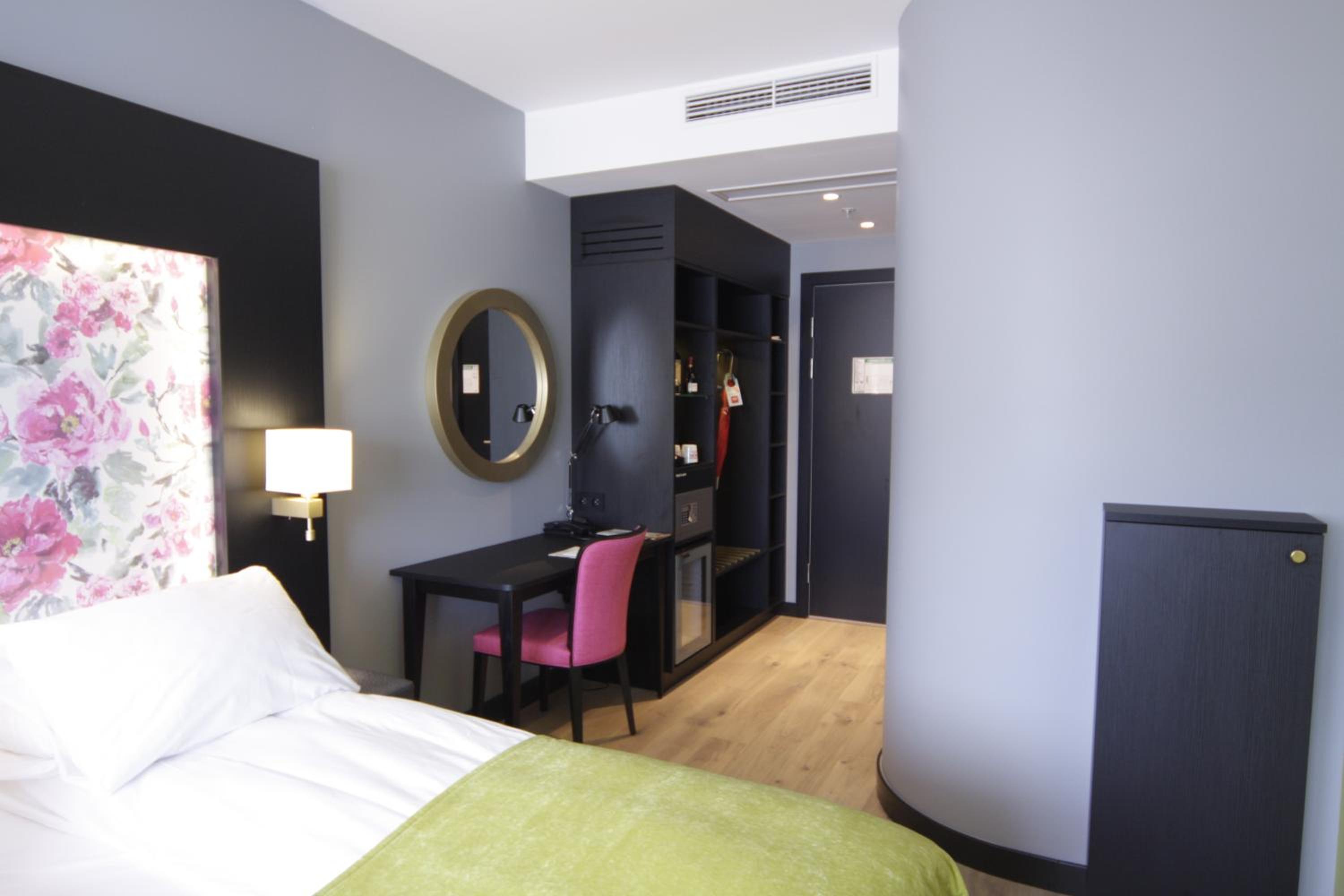 Standard Twin Room - Photo 5