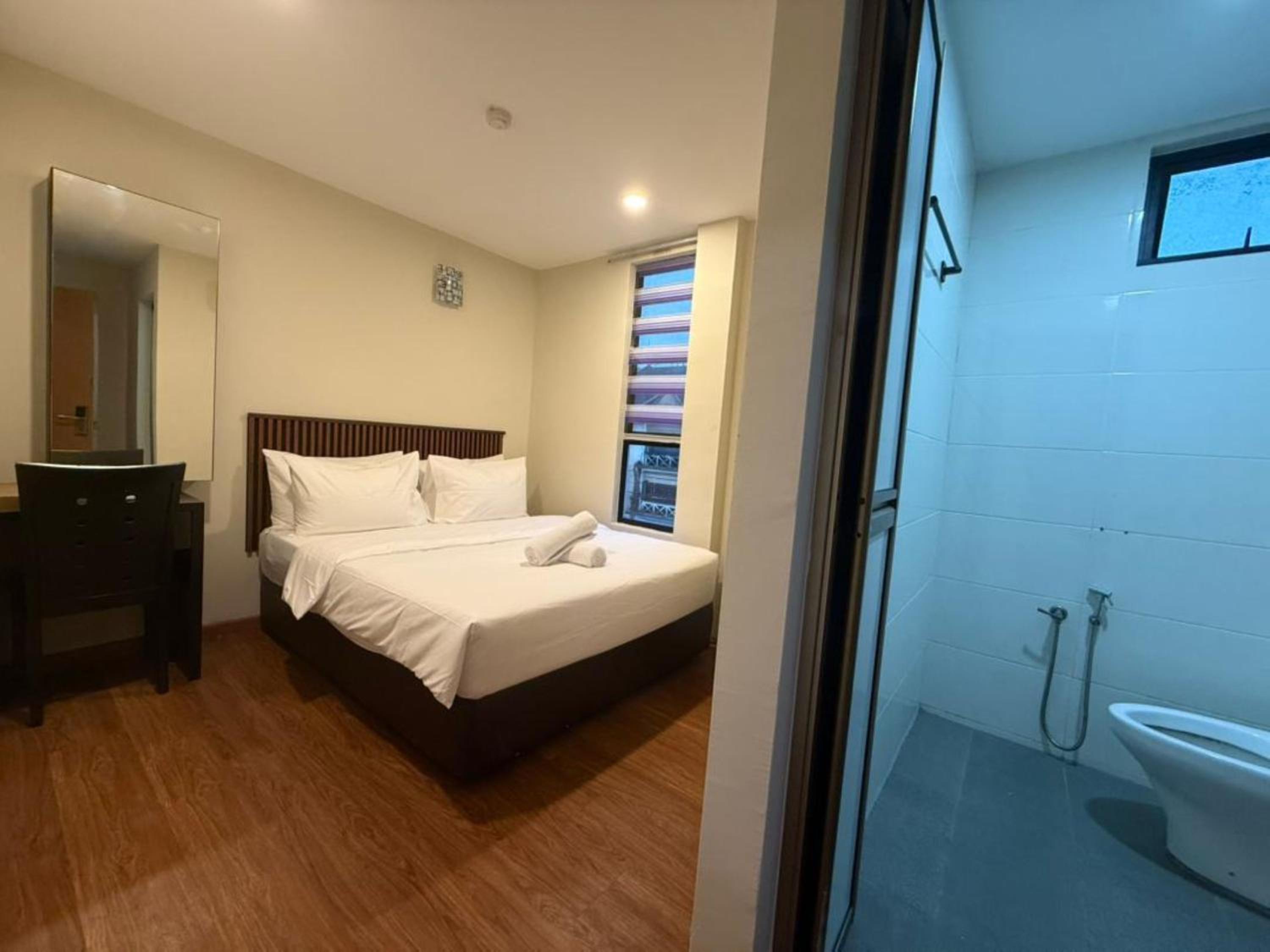 Deluxe Queen Room
