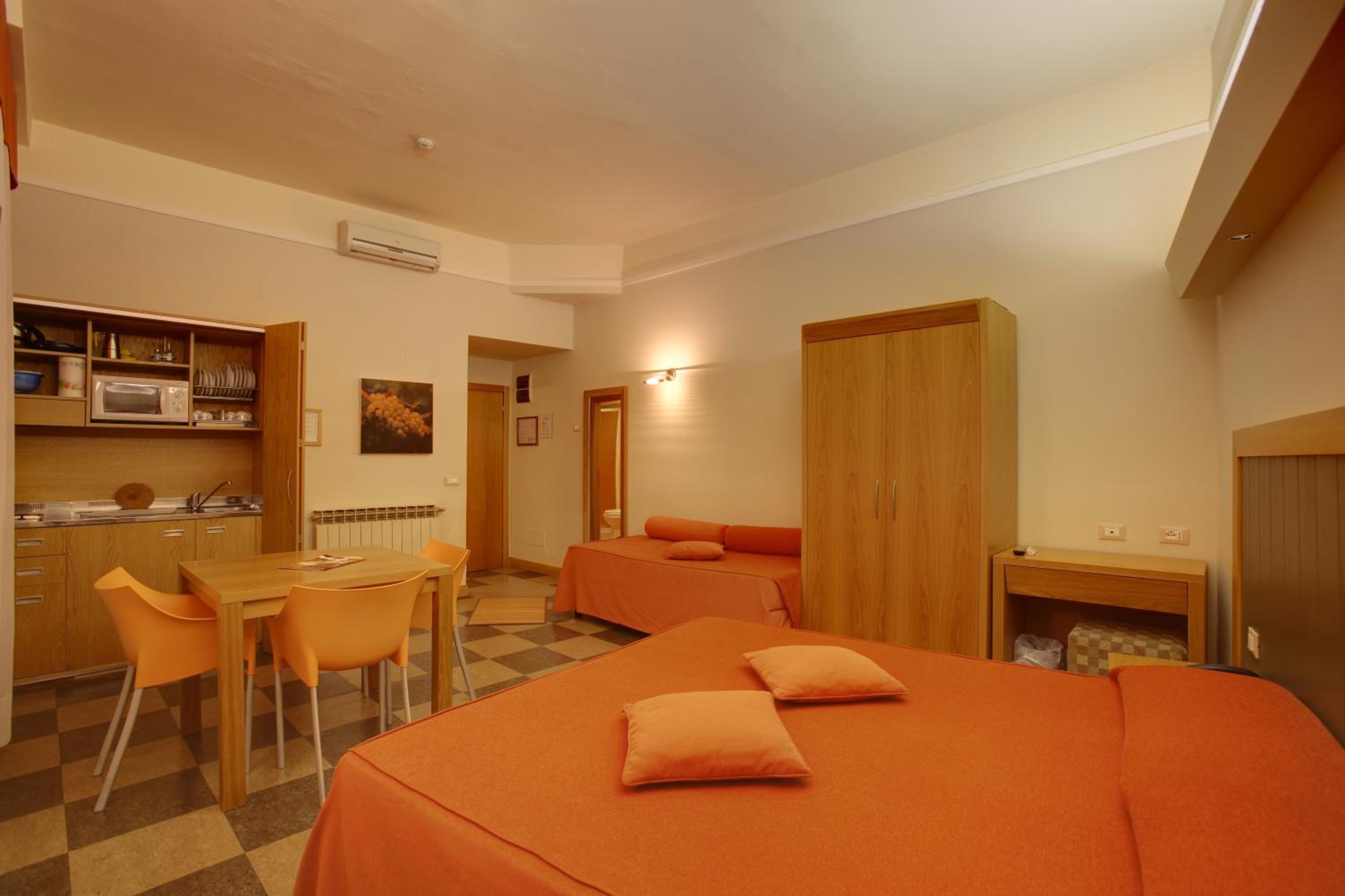 Studio (4 Adults)