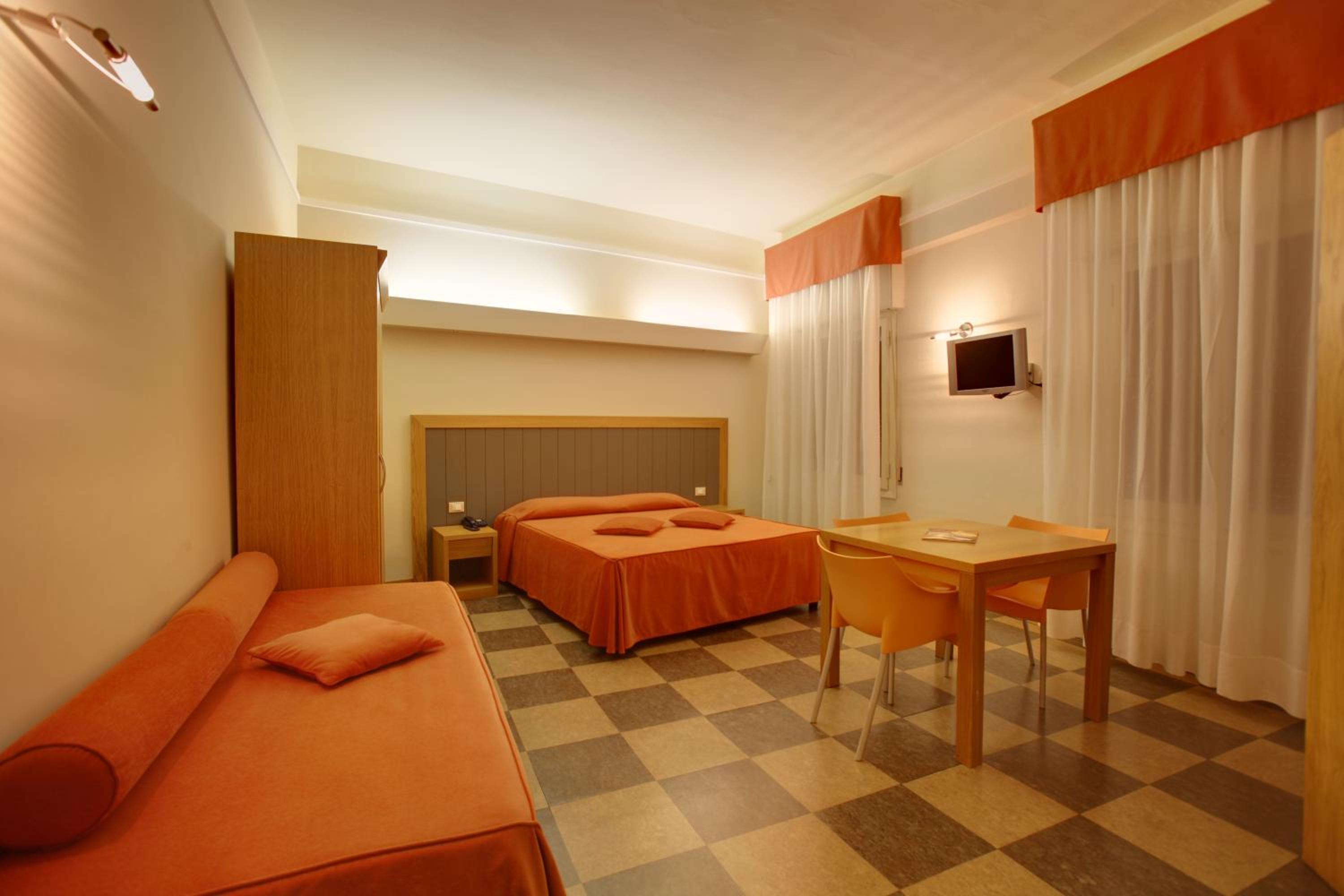 Studio (4 Adults)