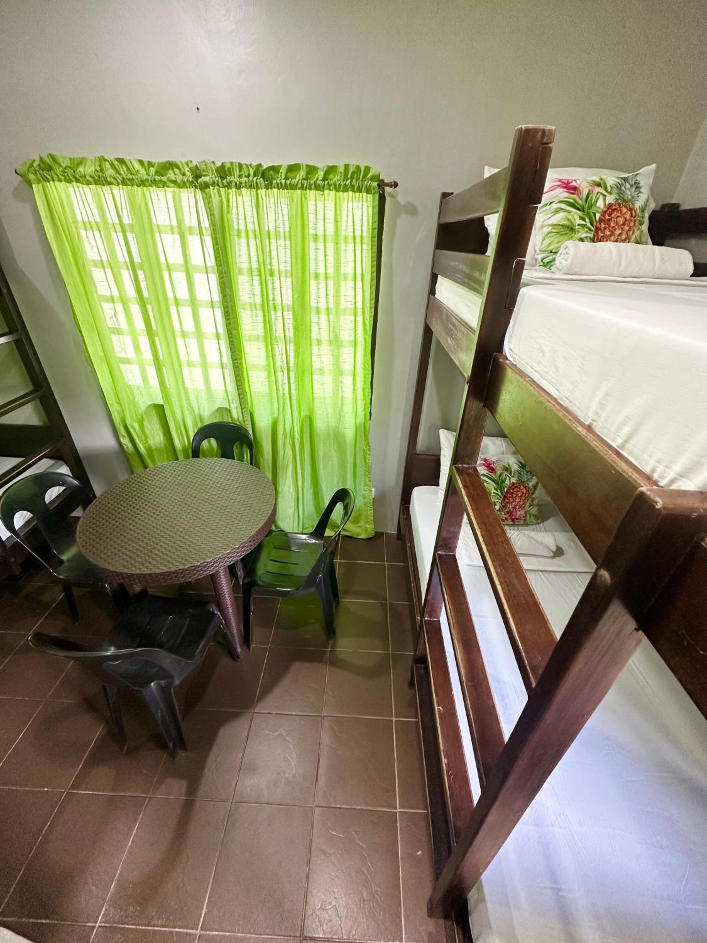 Standard Quadruple Room - Photo 3