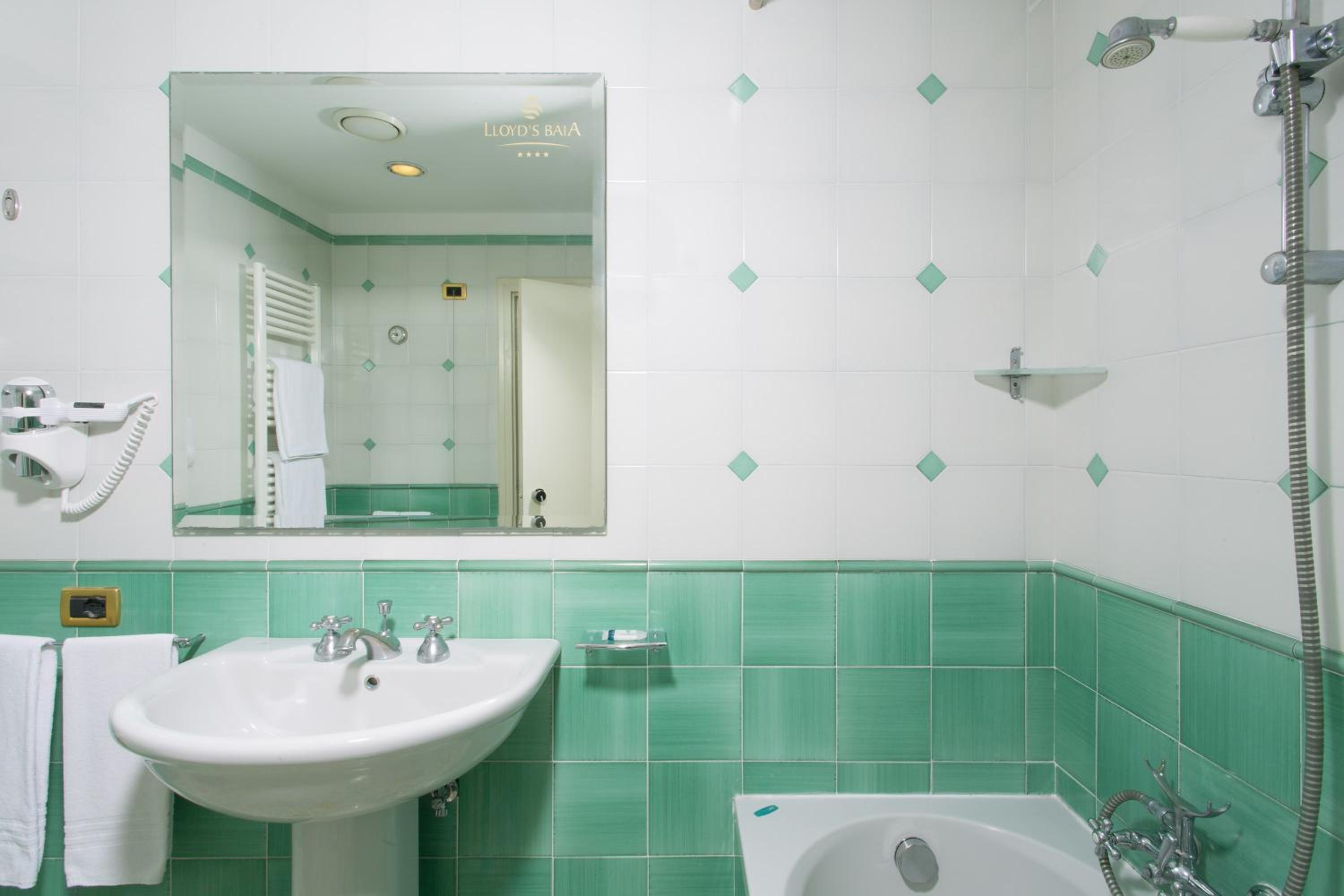 Double Room with Sea View - Photo 9