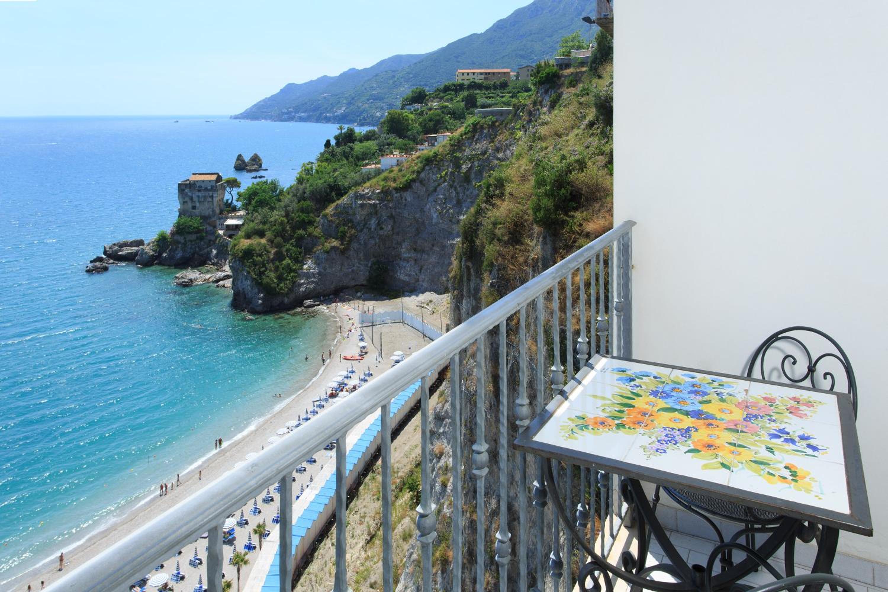 Double Room with Sea View - Photo 3