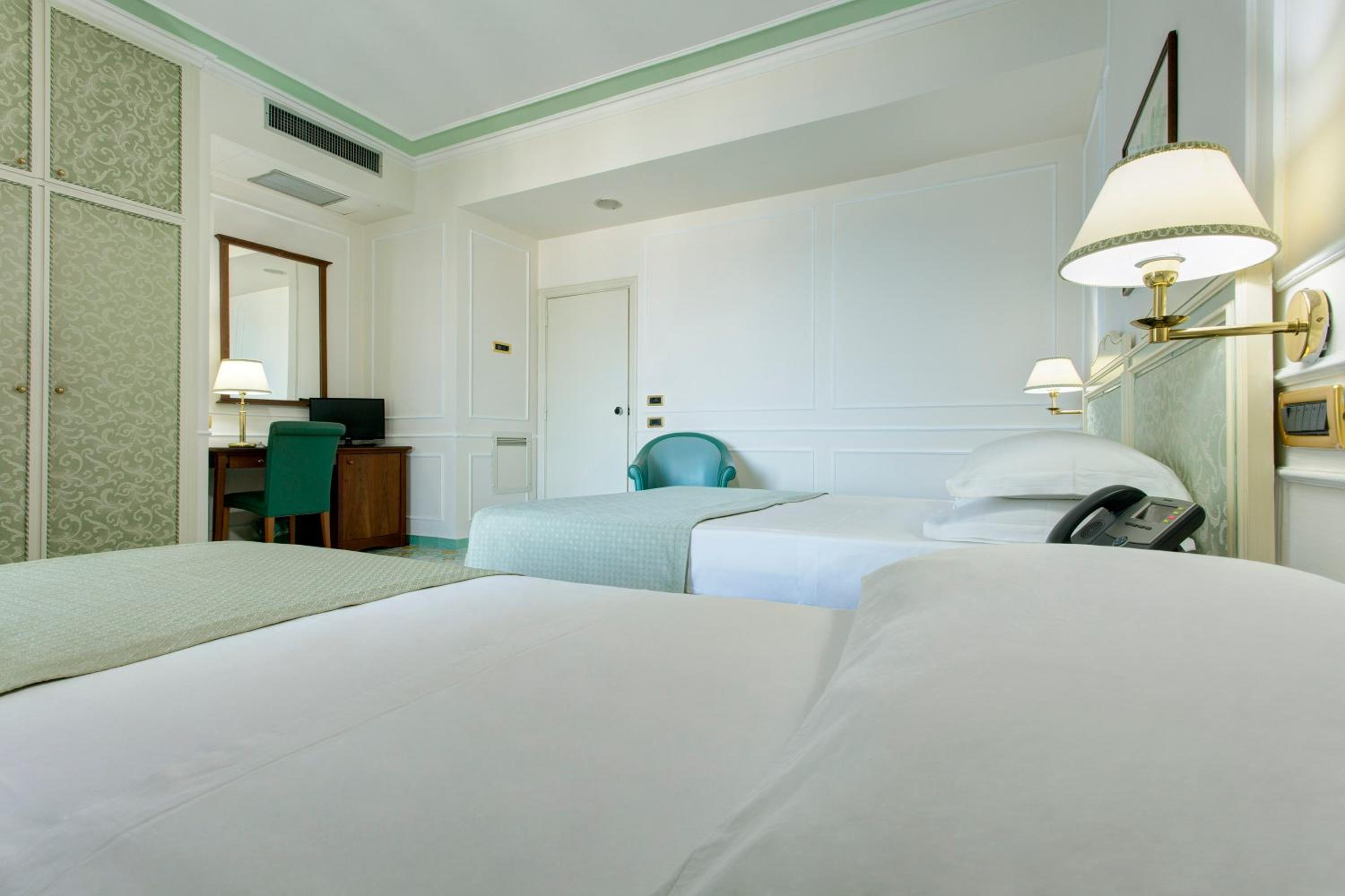 Triple Room with Partial Sea View - Photo 6