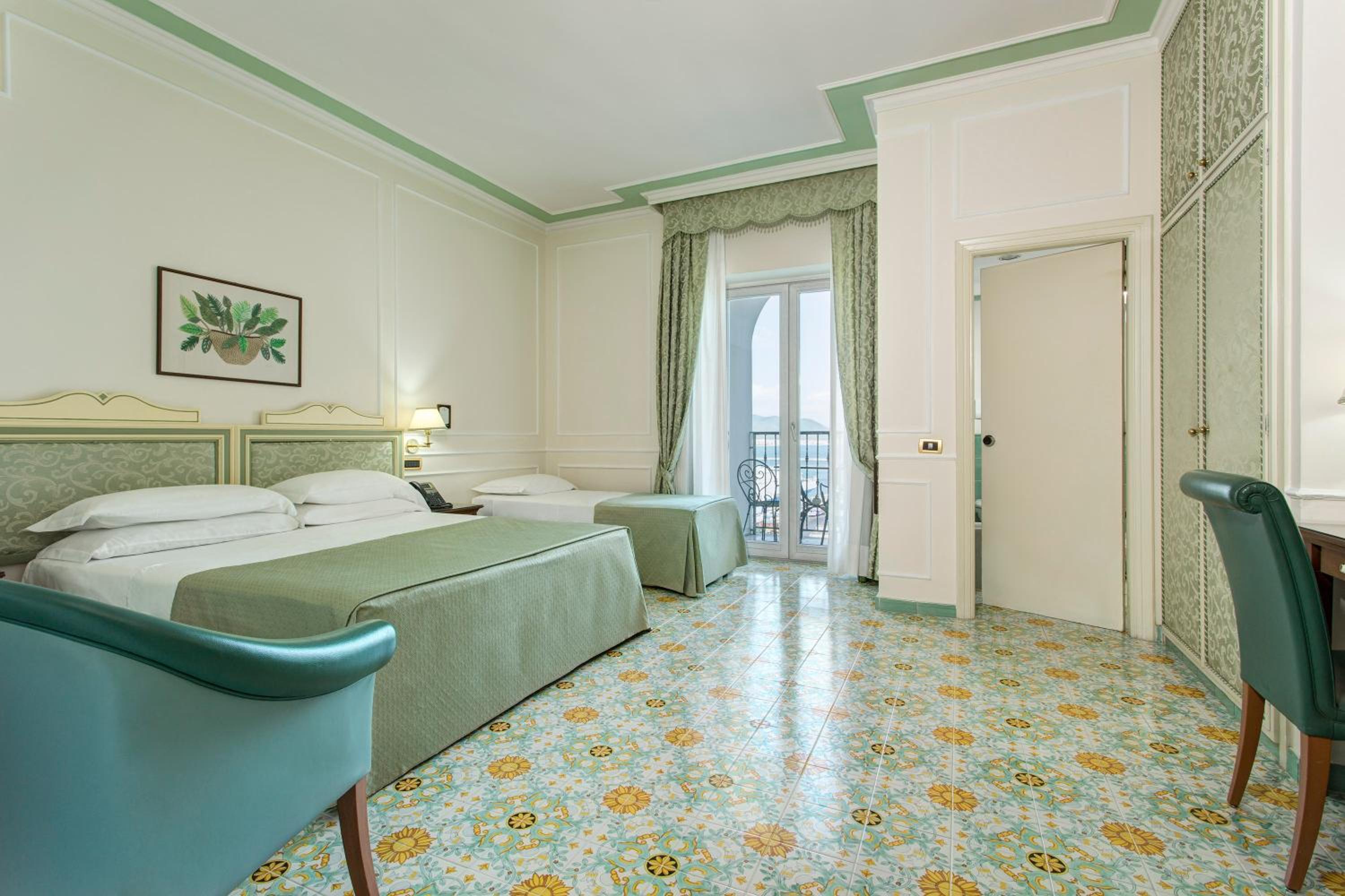 Triple Room with Partial Sea View - Photo 1