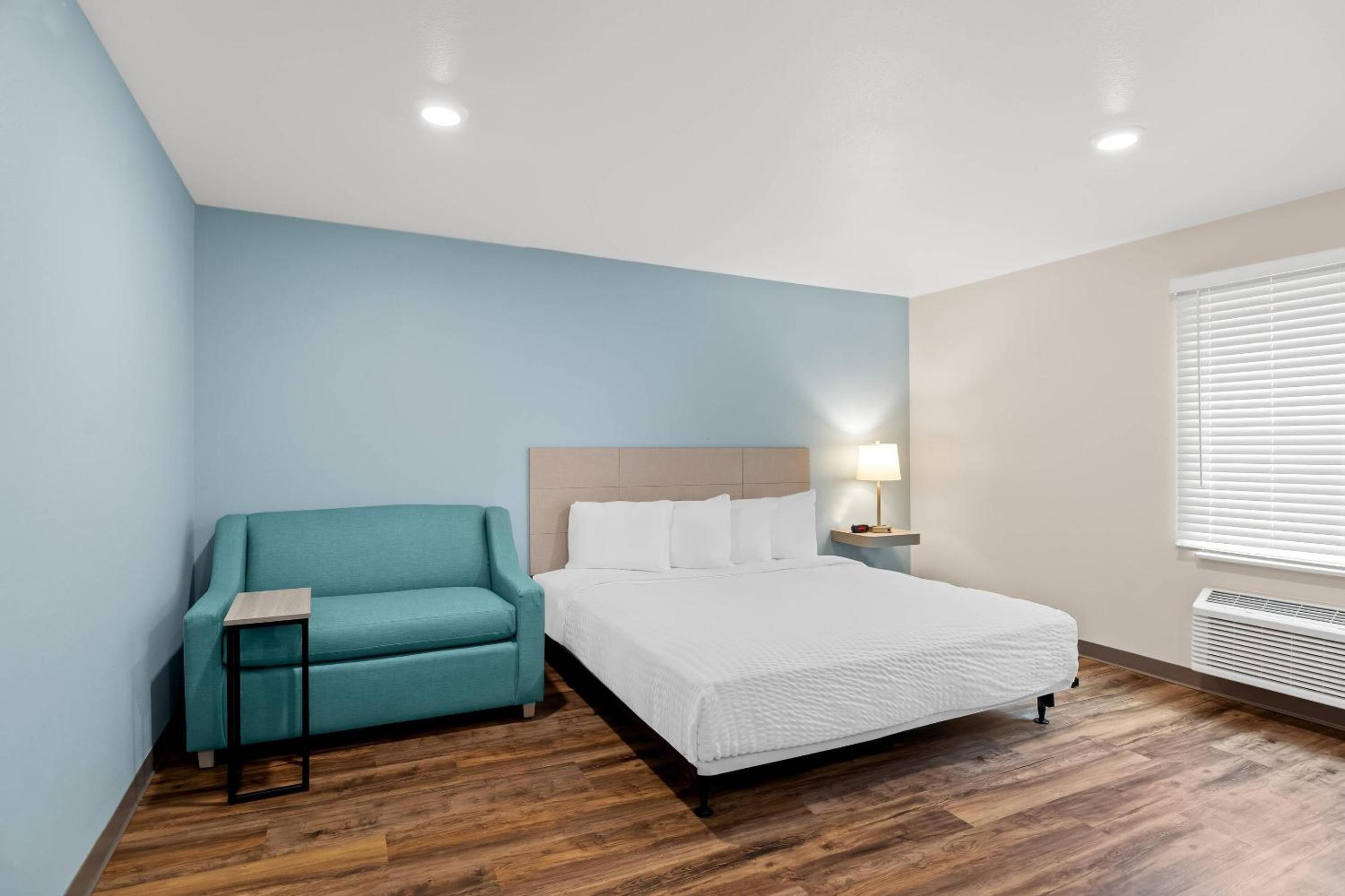 King Suite with Sofa - Disability Access/Non Smoking photo 1