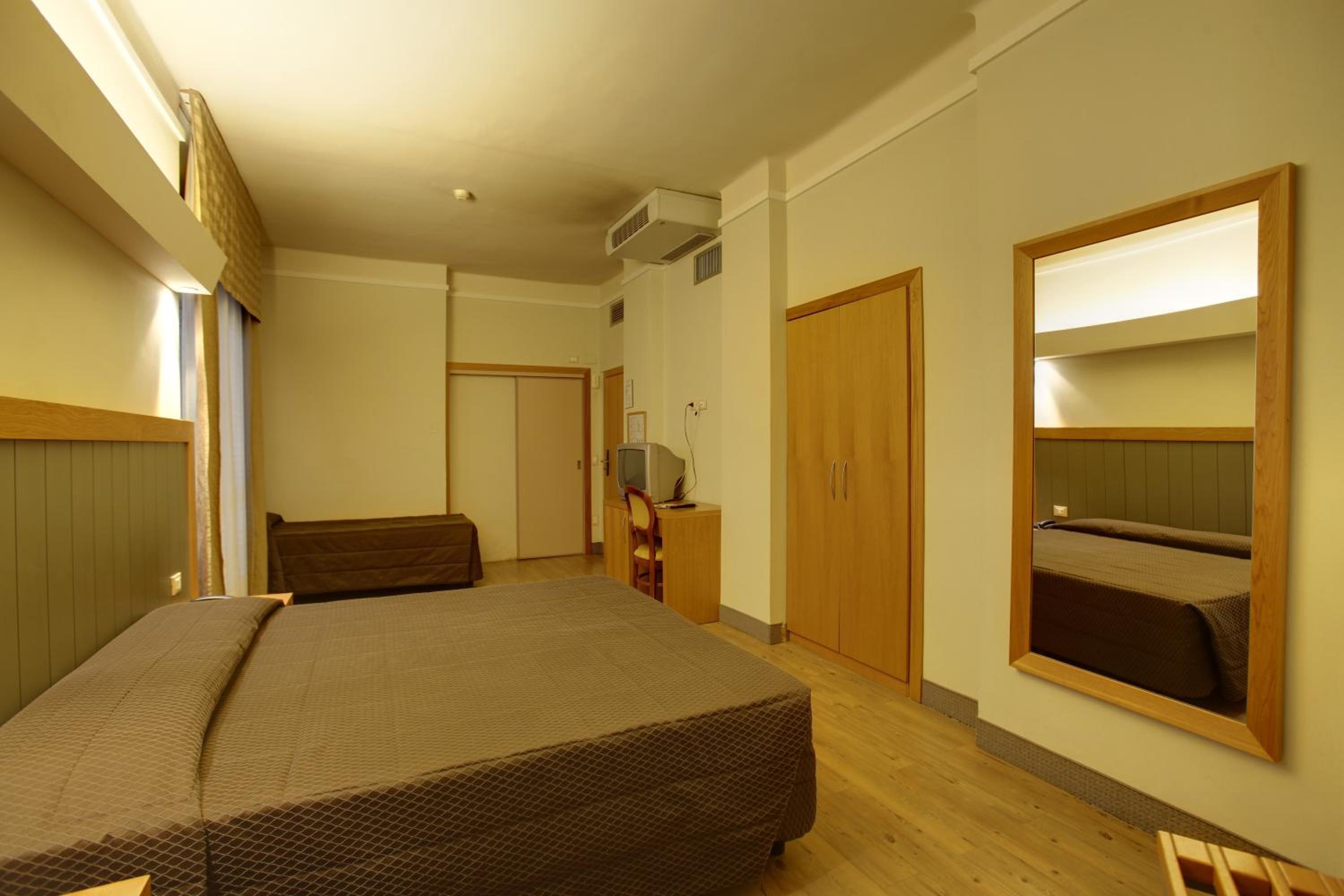 Triple Room - Photo 2