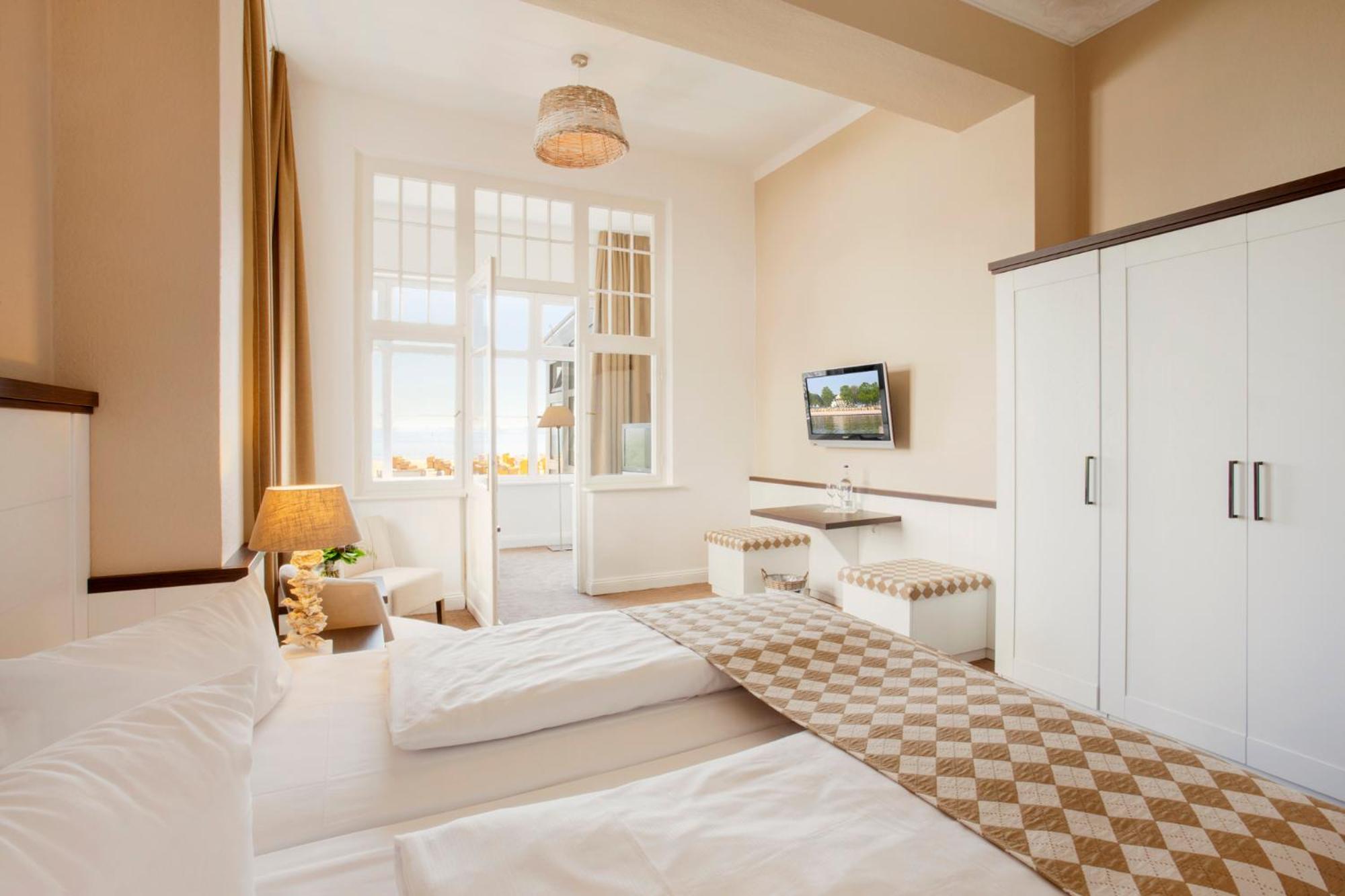 Double Room with Sea View - Photo 1