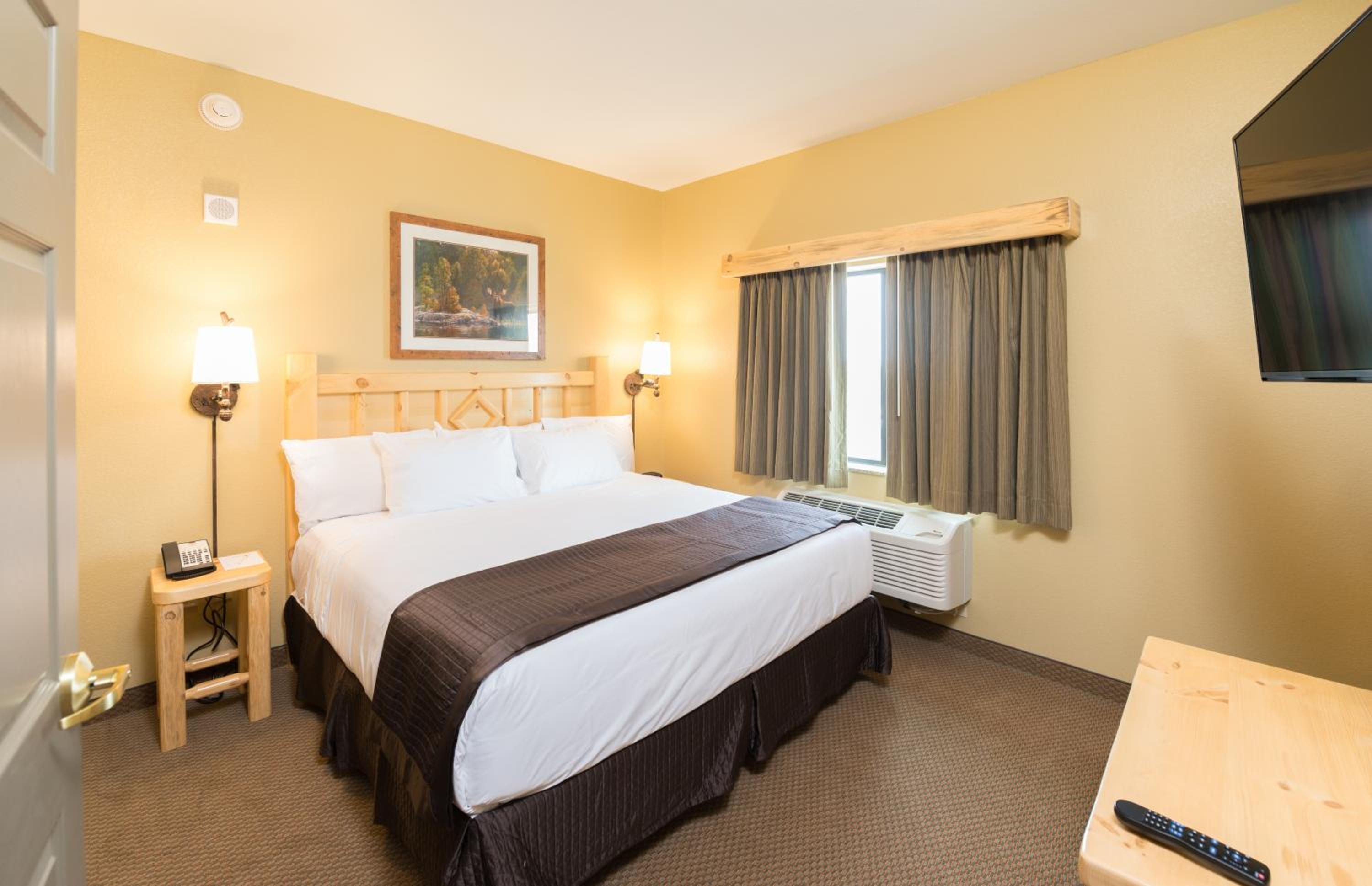 Grizzly Bear Suite - Water Park Included  photo 2