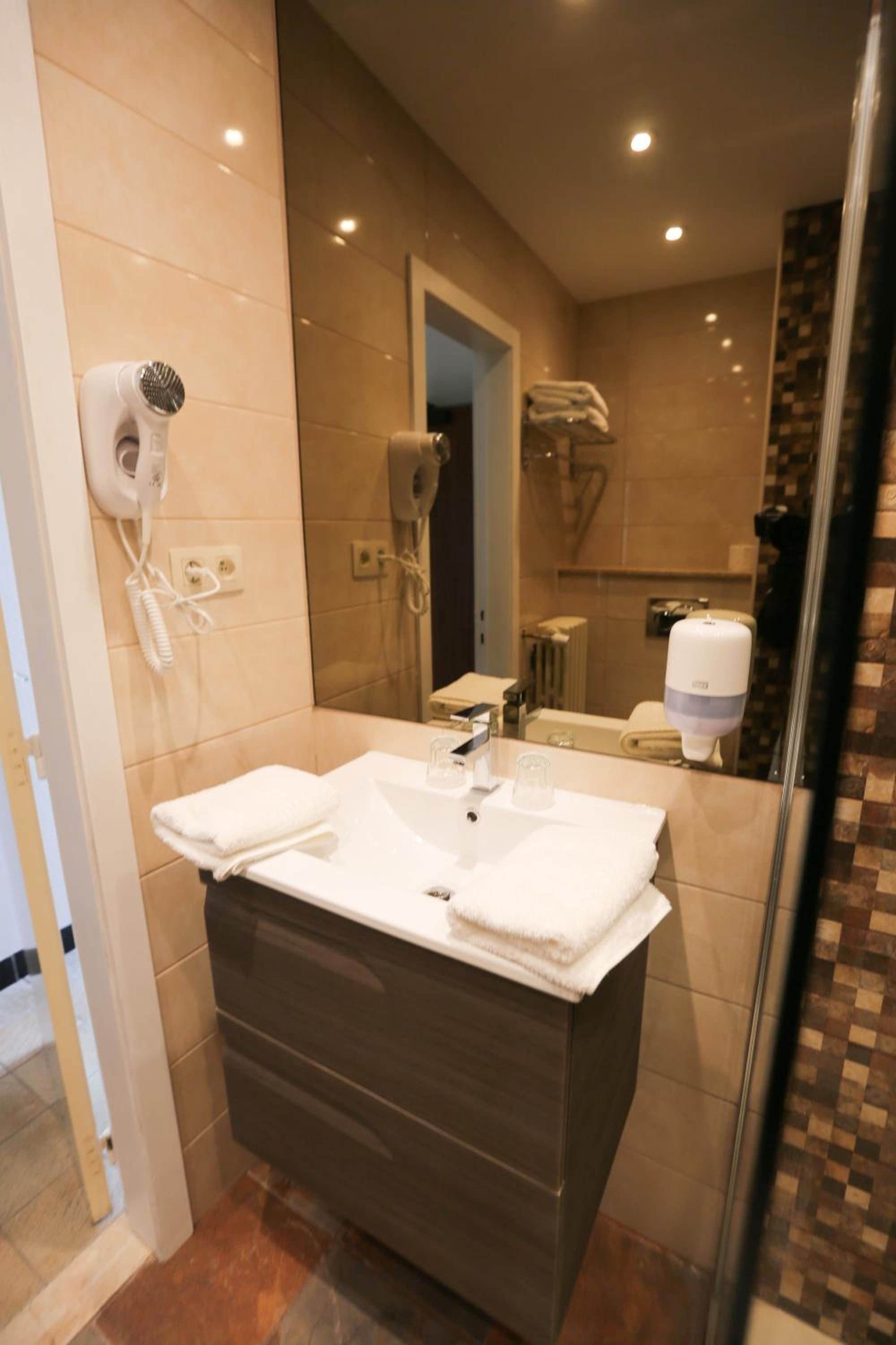 Standard Double Room with Sea View - Photo 20