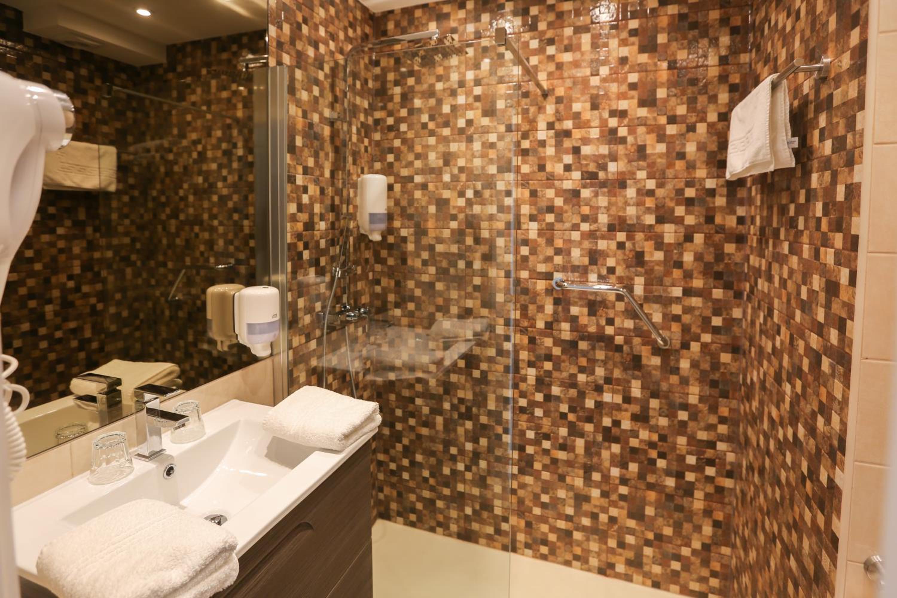 Standard Double Room with Sea View - Photo 19