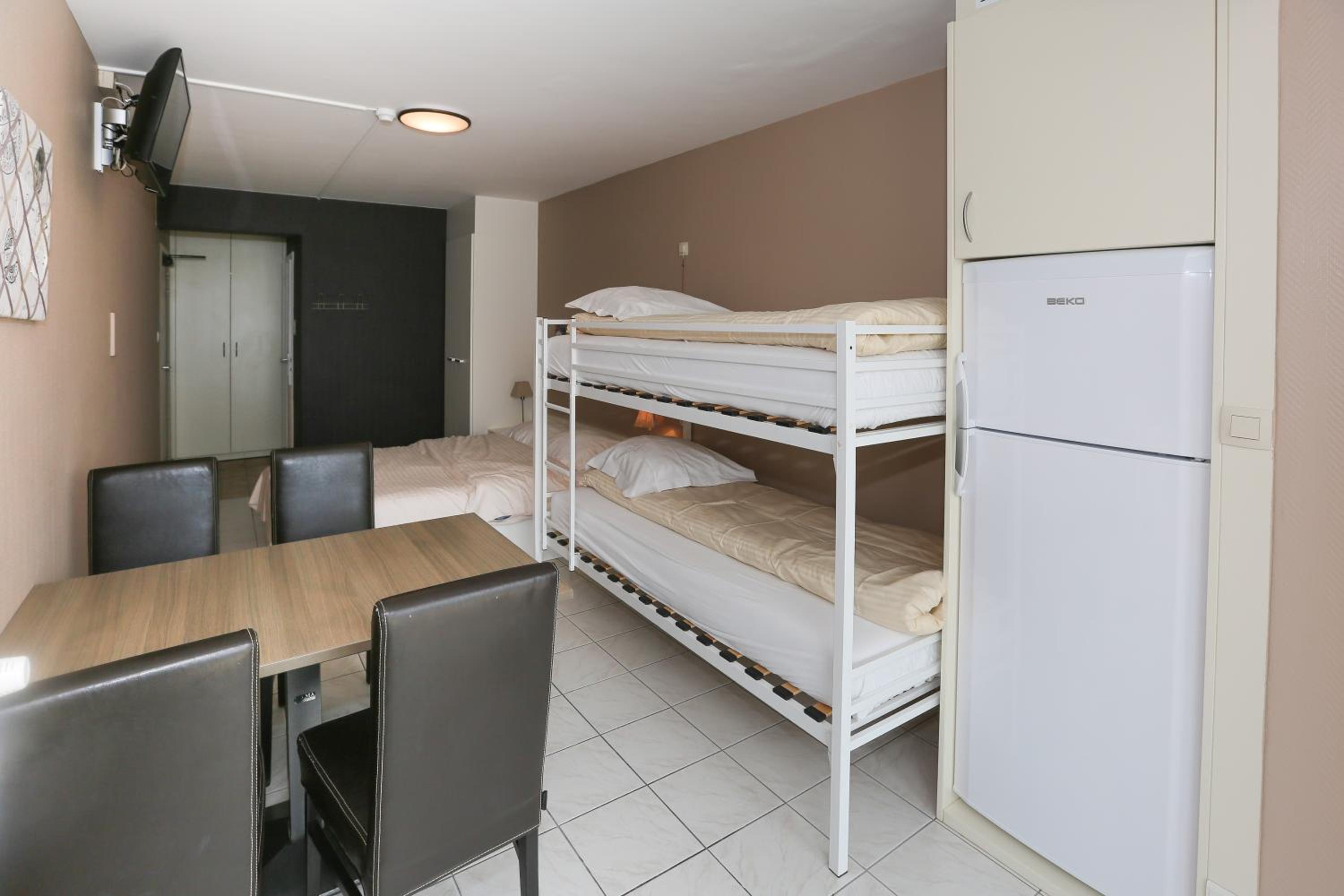 Quadruple Room with Sea View - Photo 2