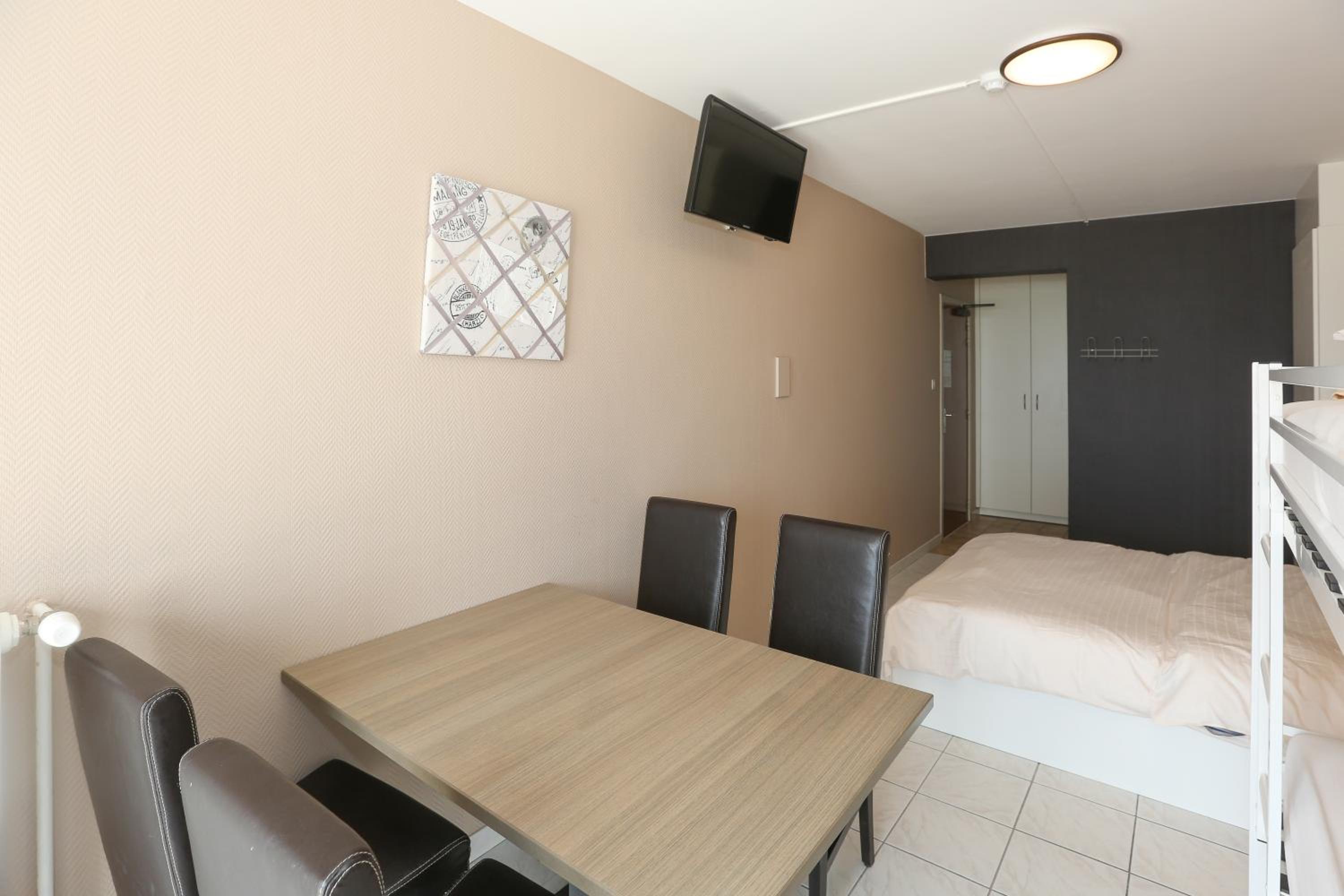 Quadruple Room with Sea View - Photo 3