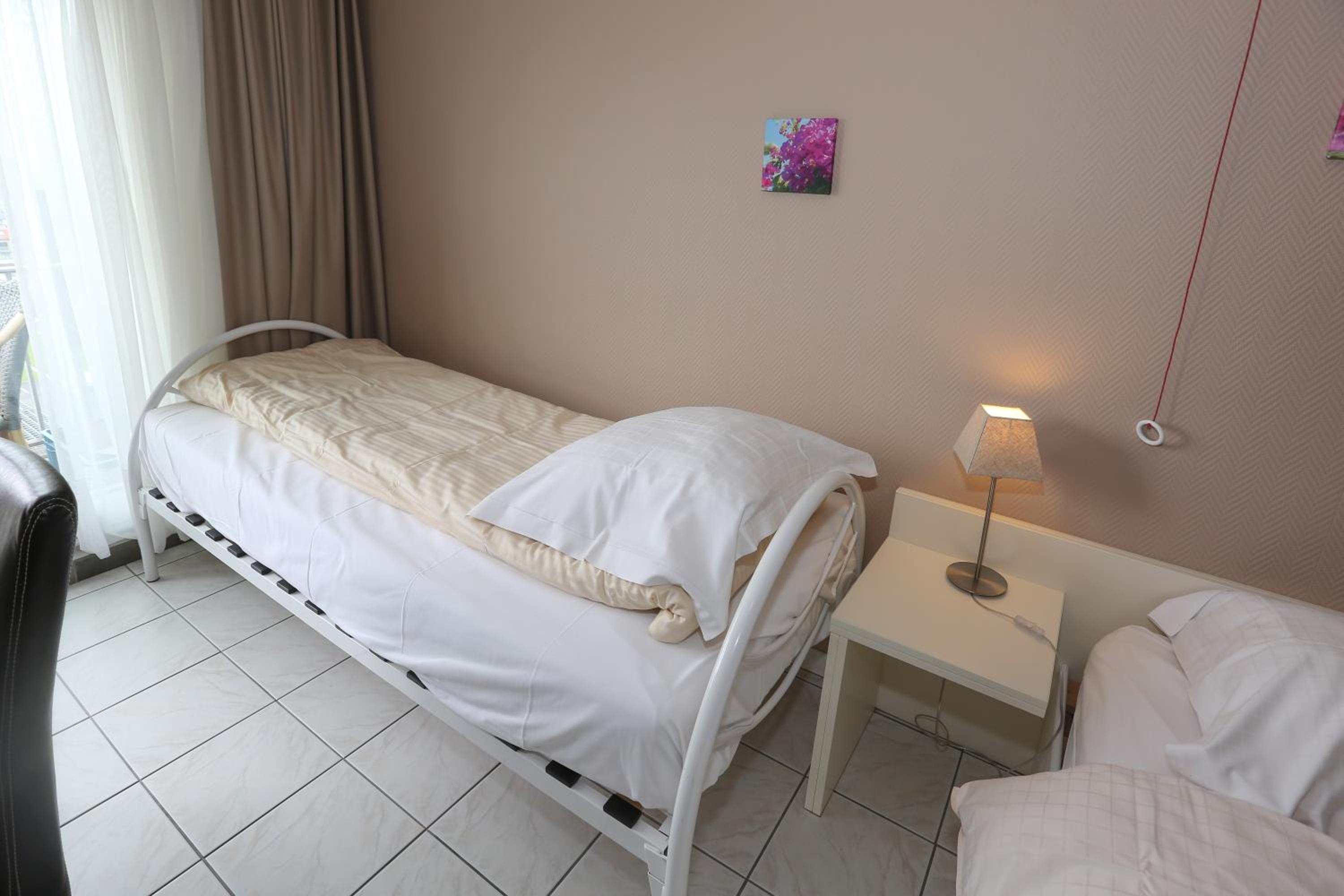 Standard Triple Room with Sea View - Photo 8