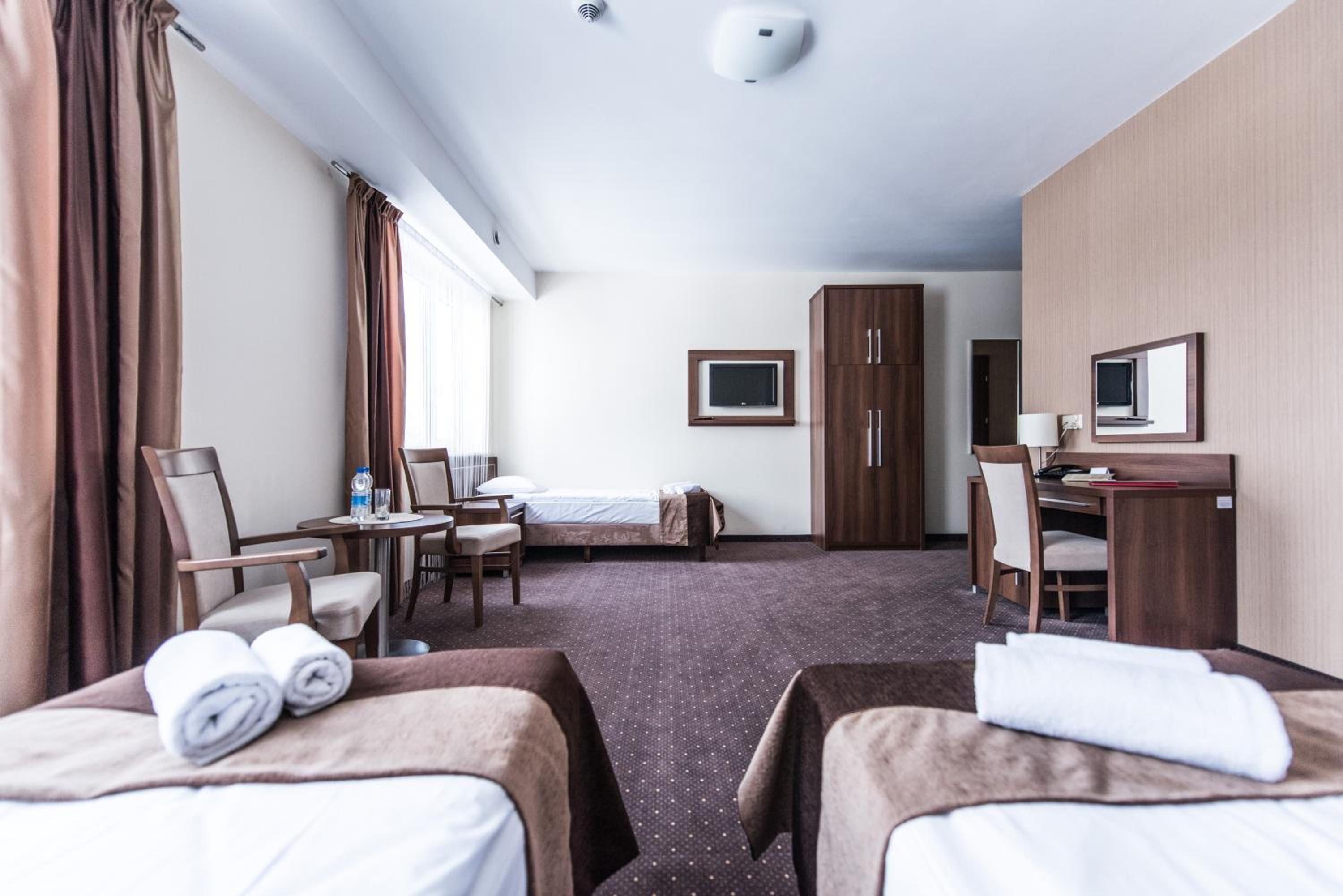 Basic Triple Room photo 3