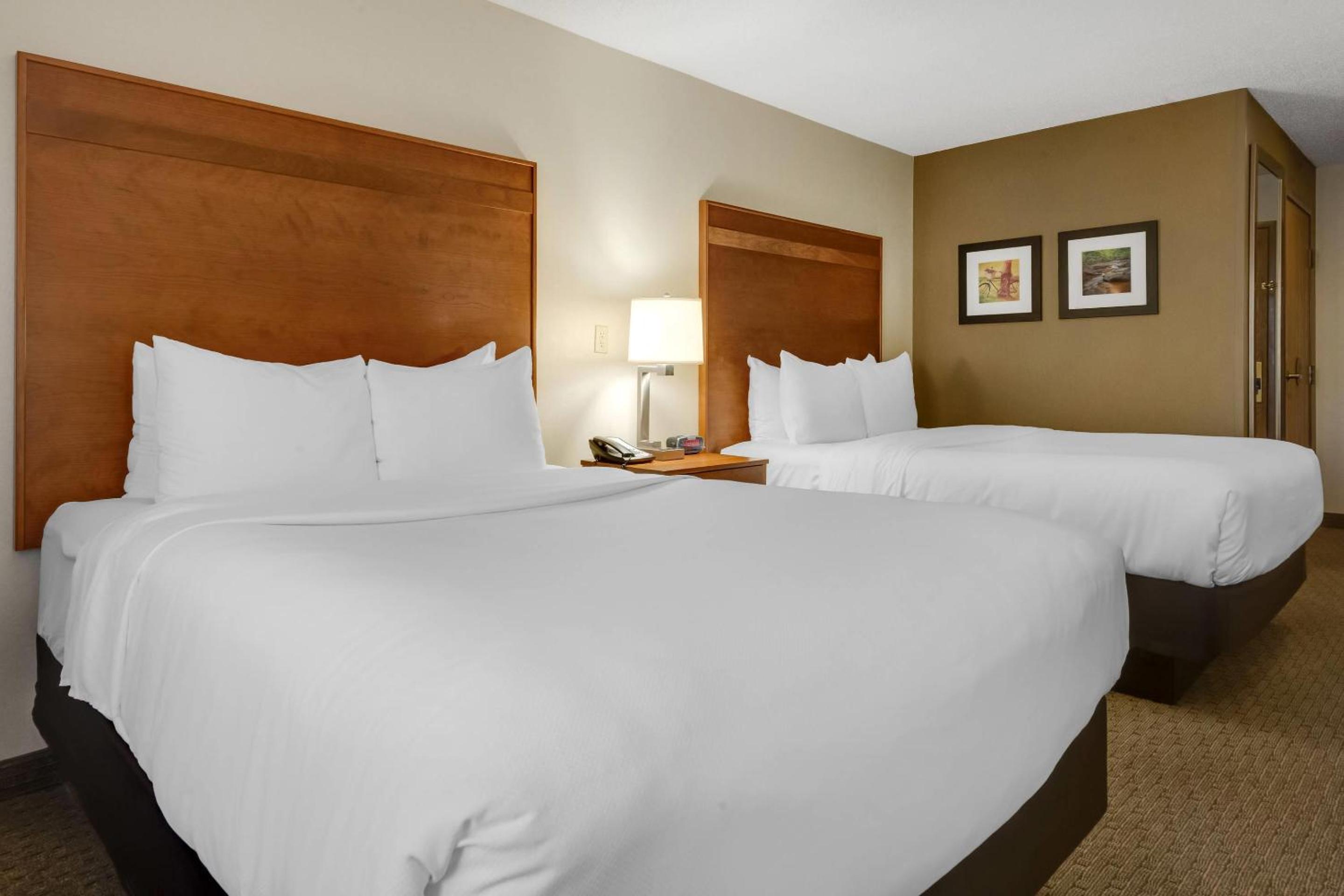 Queen Room with Two Queen Beds - Non-Smoking - Photo 1