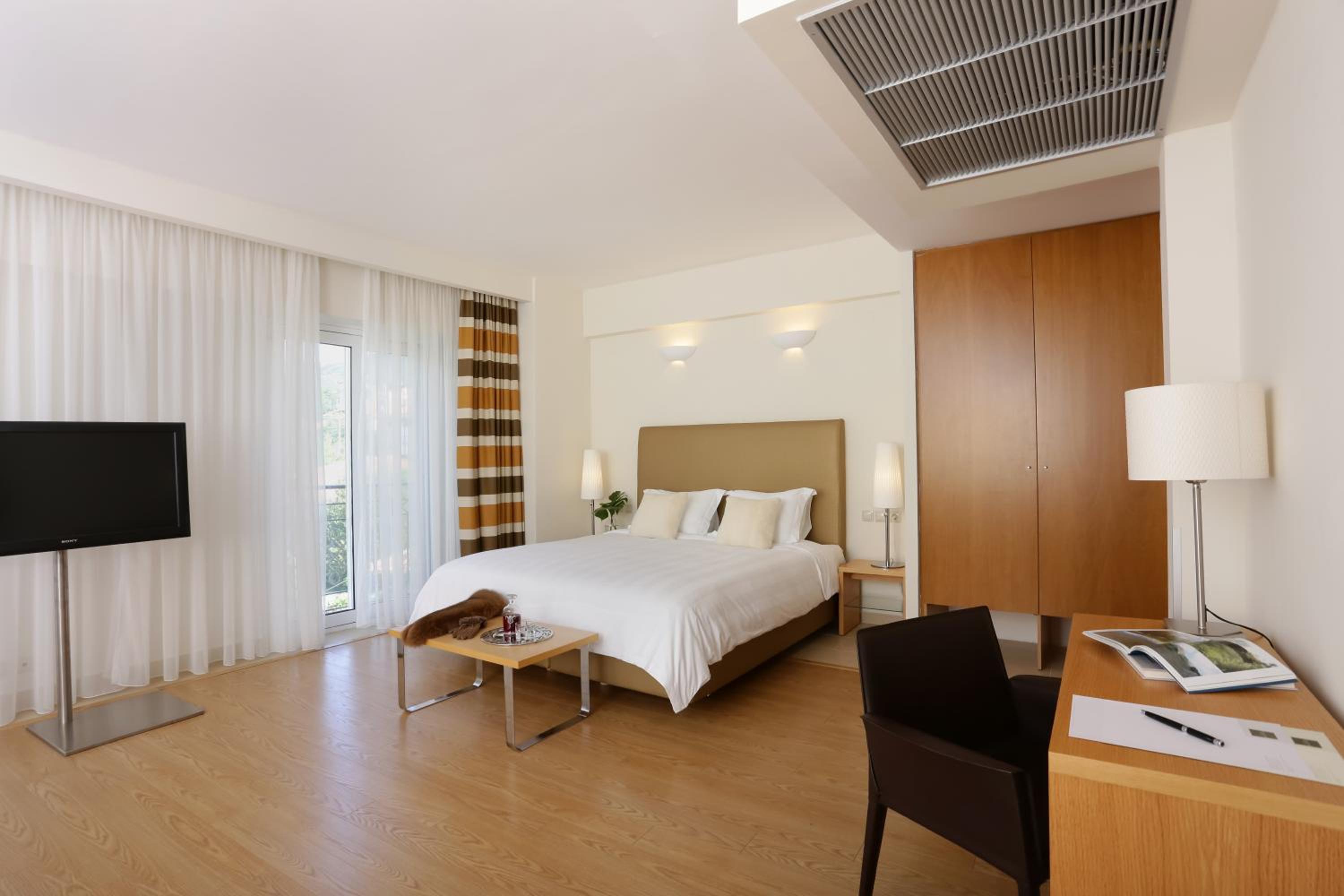 Junior Suite with Garden View - Photo 9