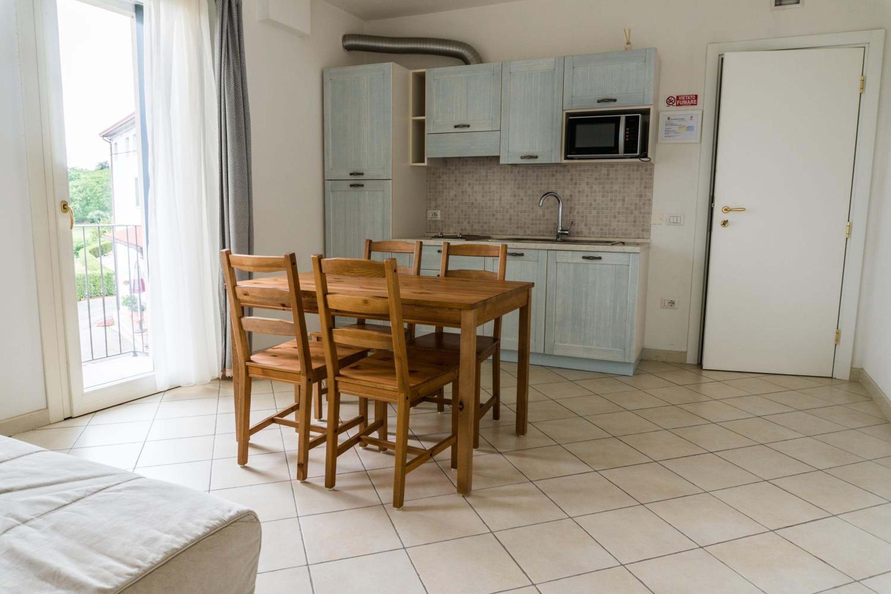 Apartment with Balcony photo 3