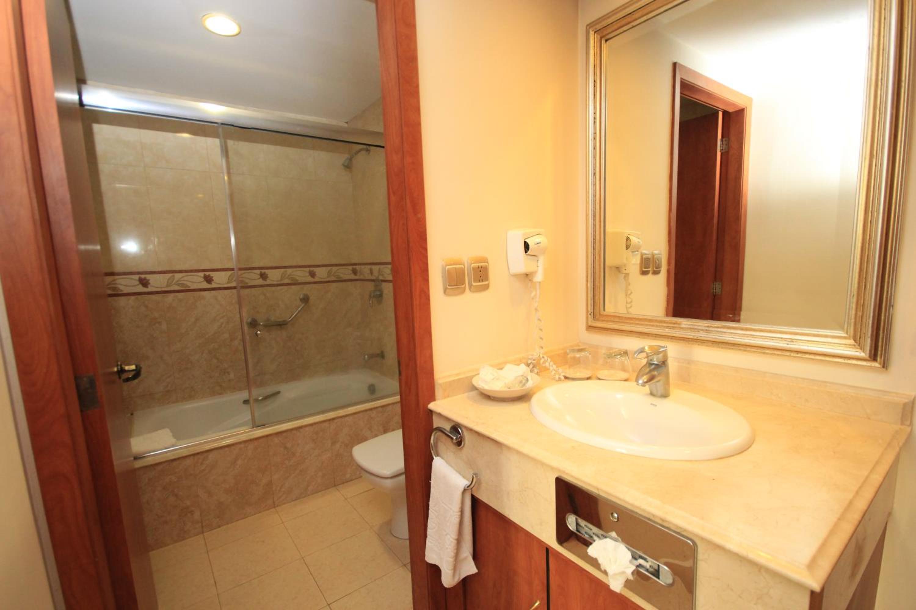Double Room with Two Double Beds - Photo 6