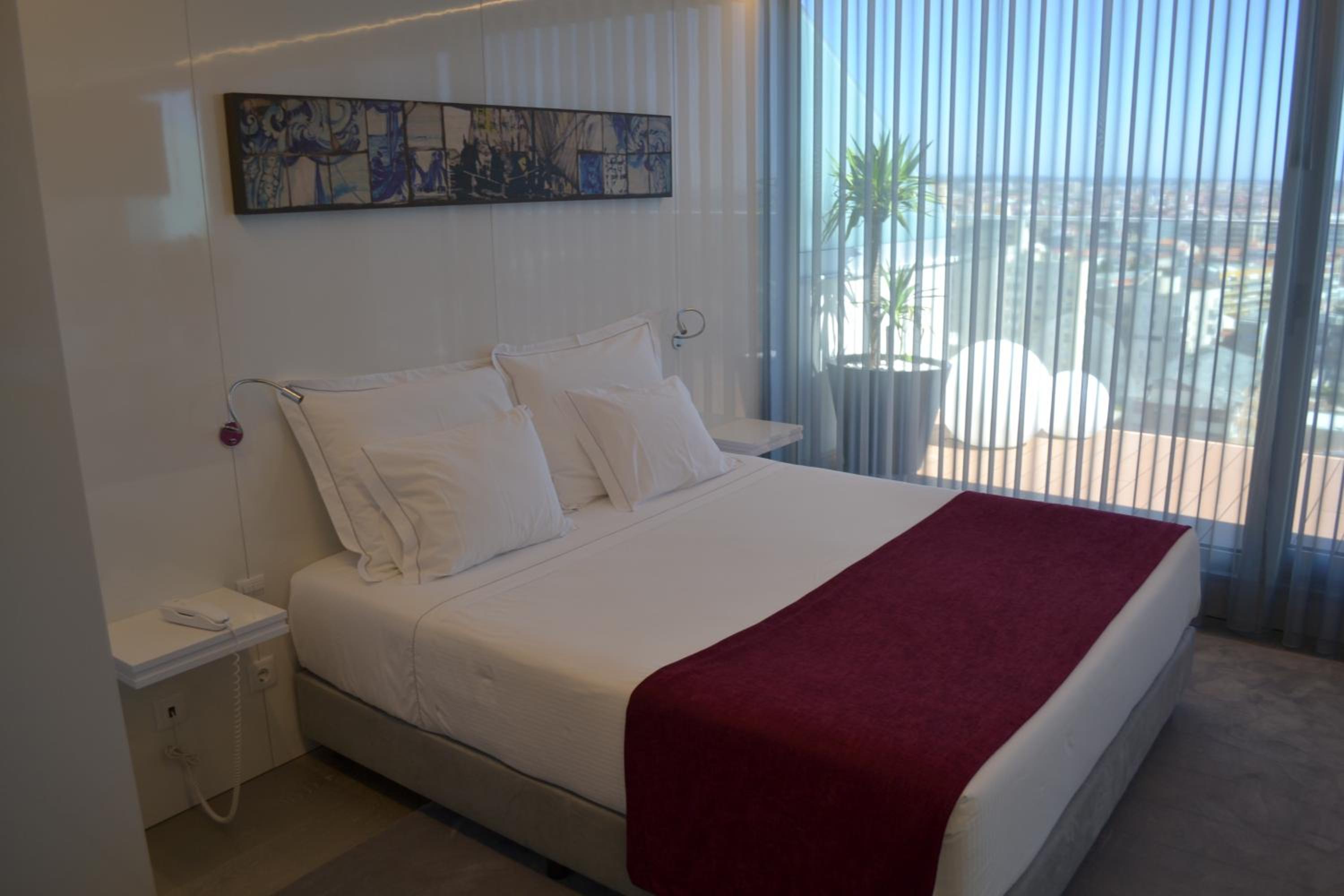 Deluxe Suite with Sea View - Photo 1