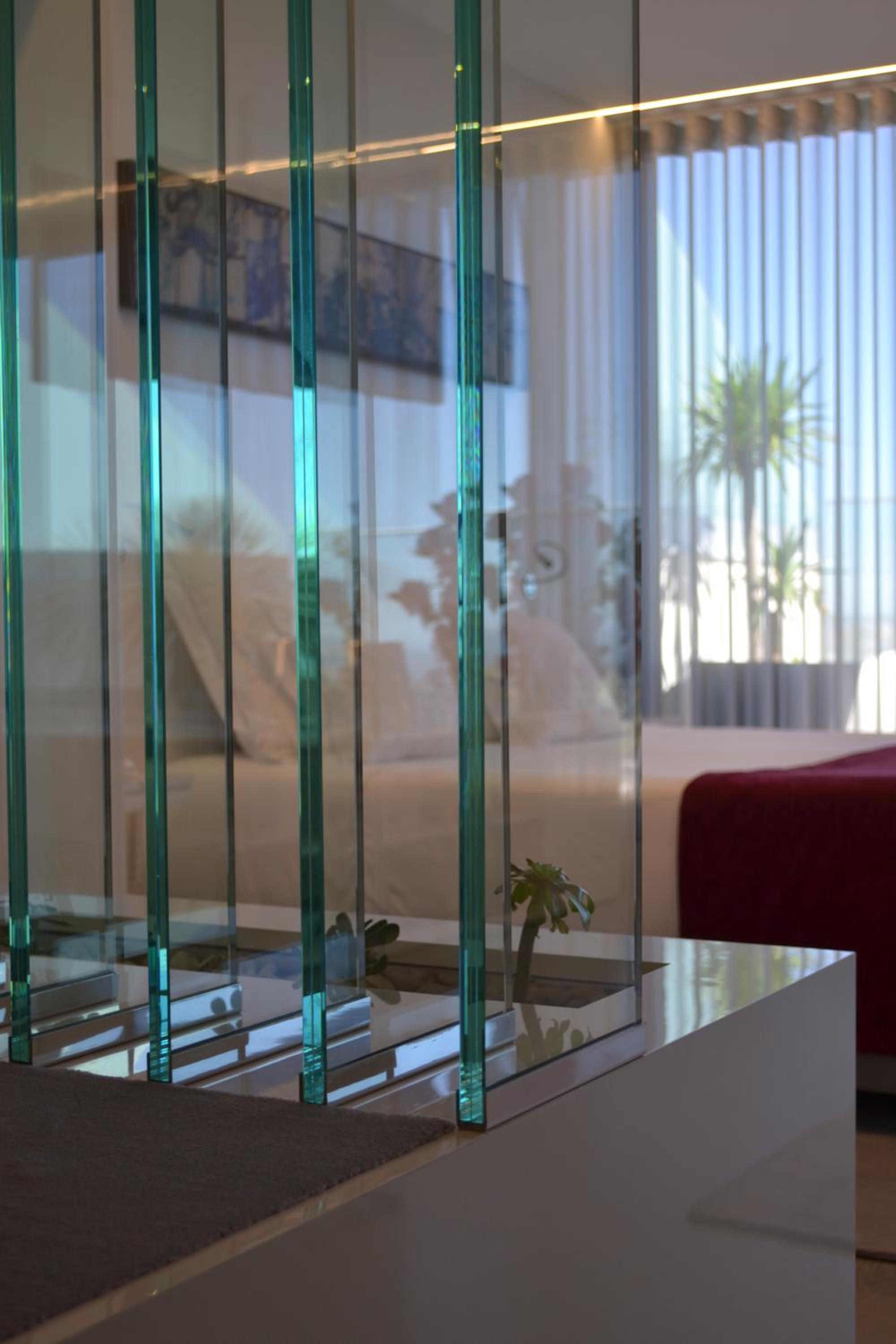 Deluxe Suite with Sea View - Photo 3