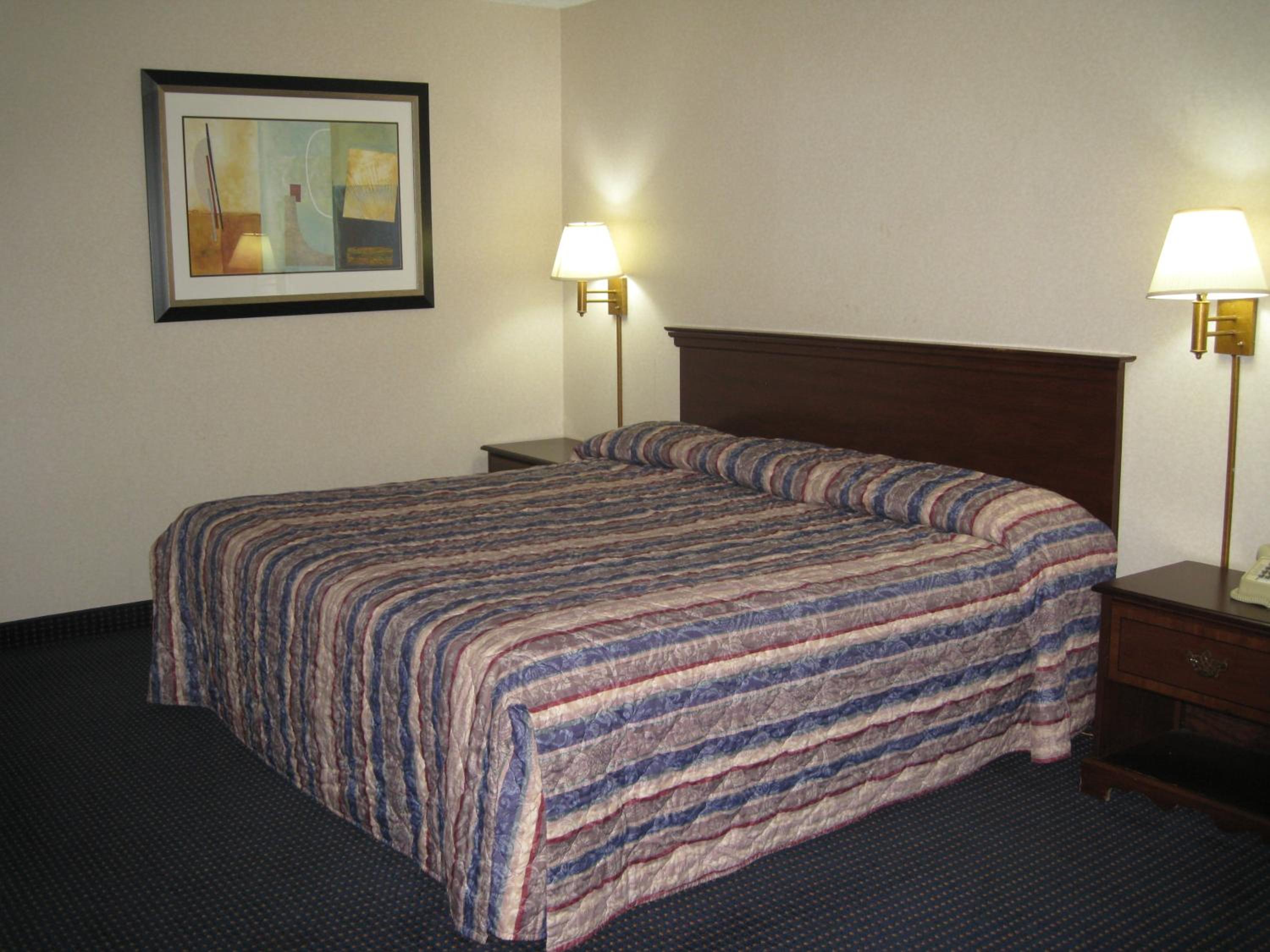 Standard King Room - Non-Smoking  - Photo 7