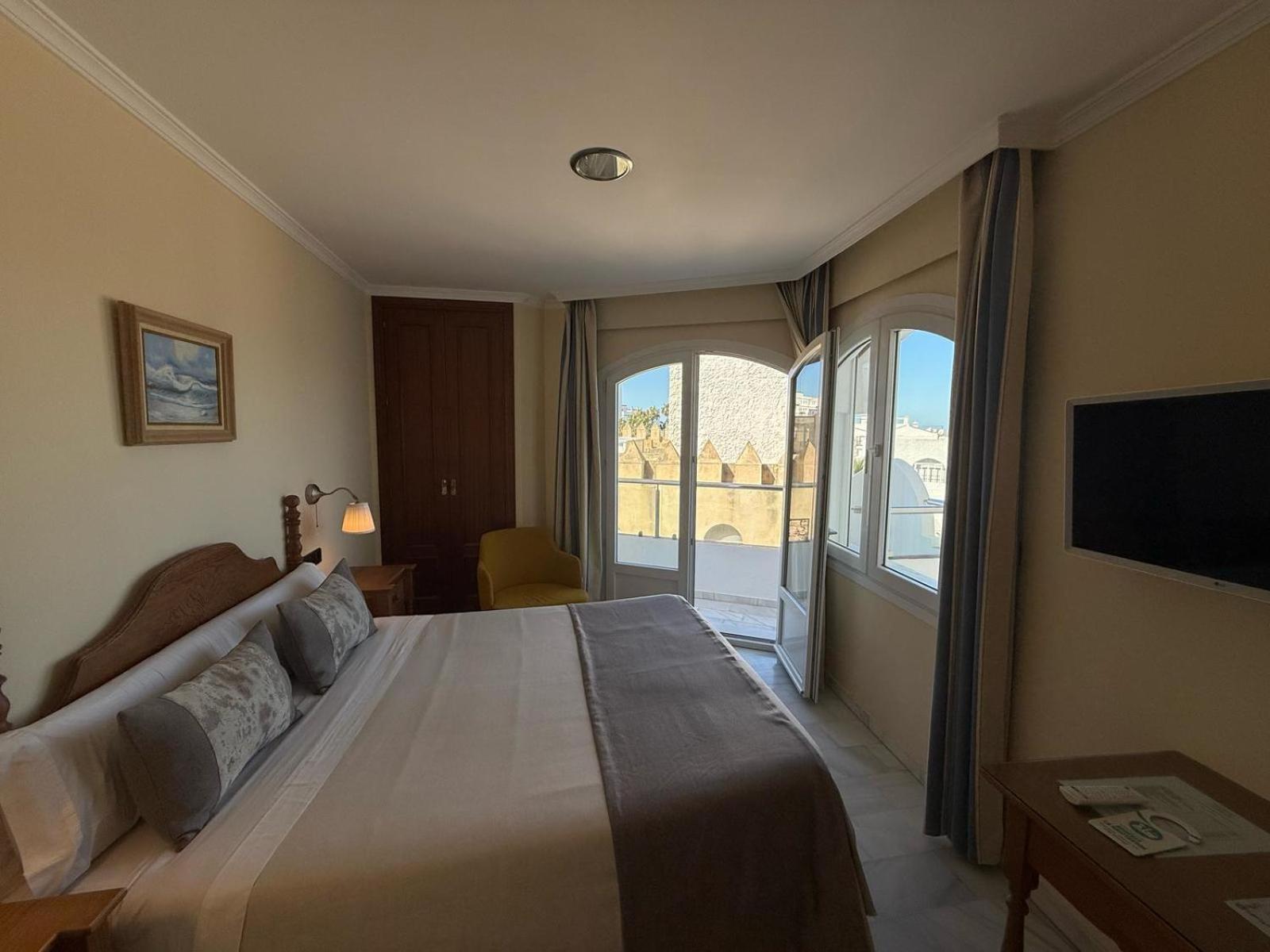 Double Room with Balcony and Sea View