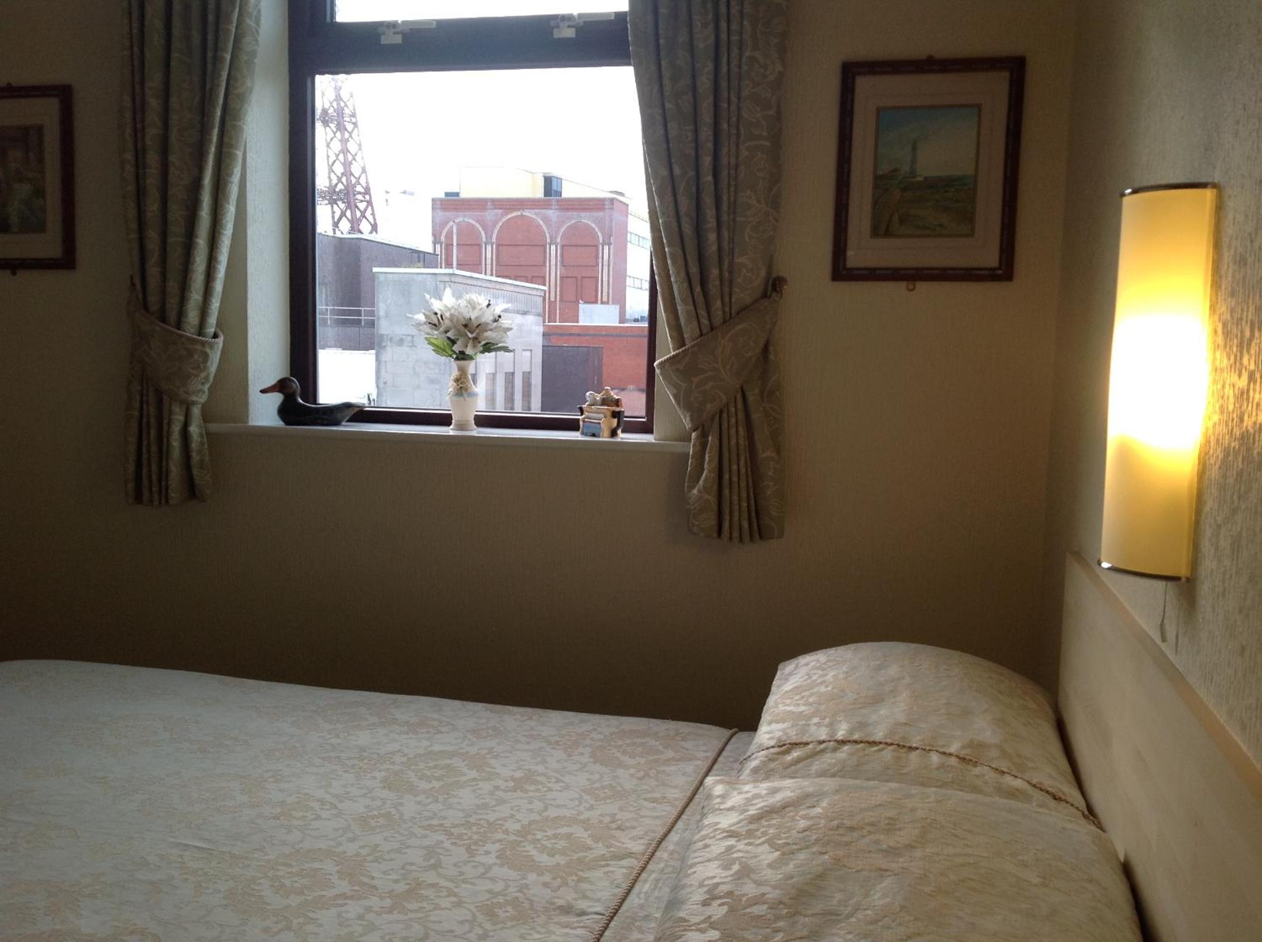 Small Double Room - Photo 5