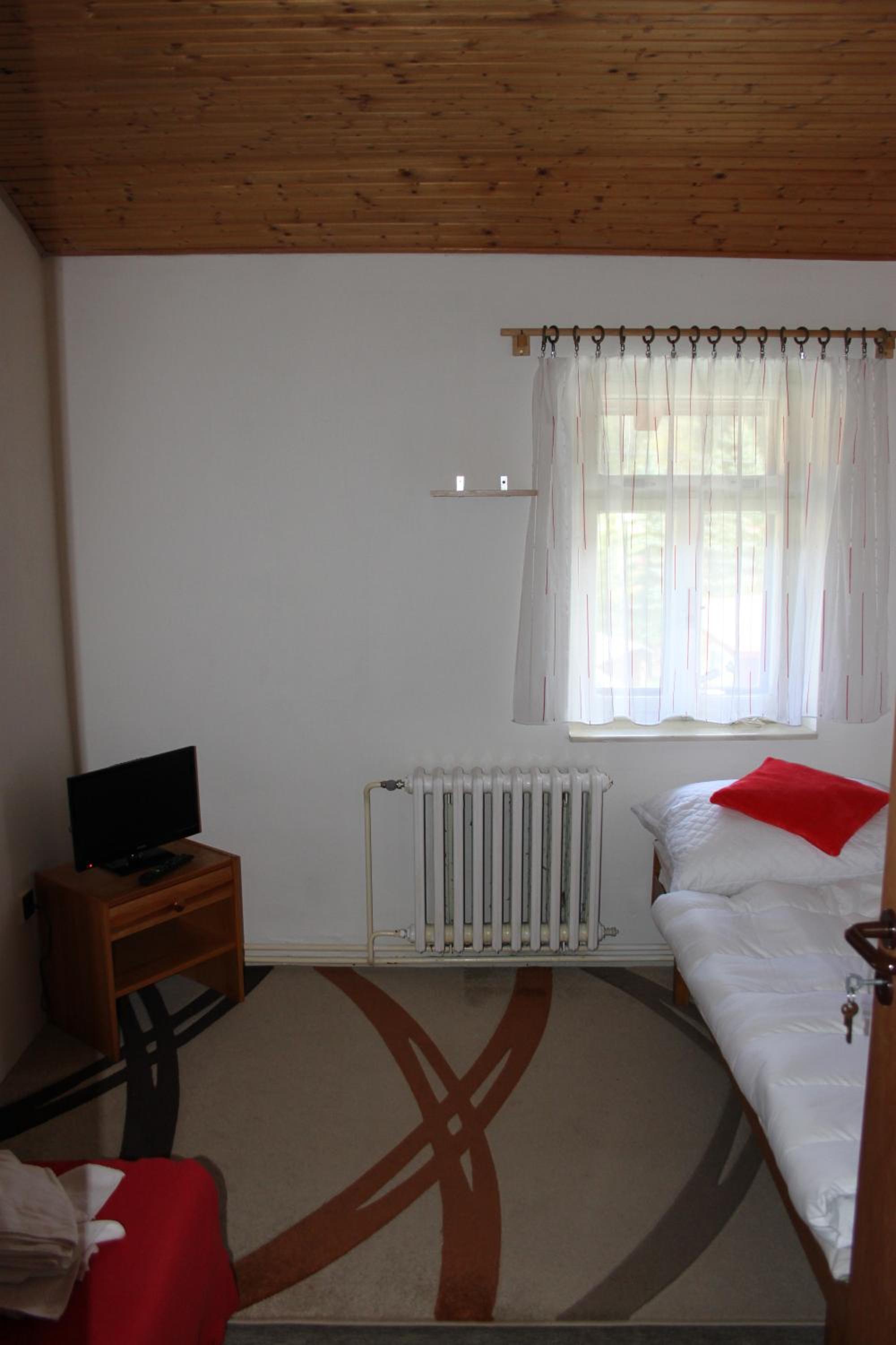 Twin Room with Shared Bathroom photo 1