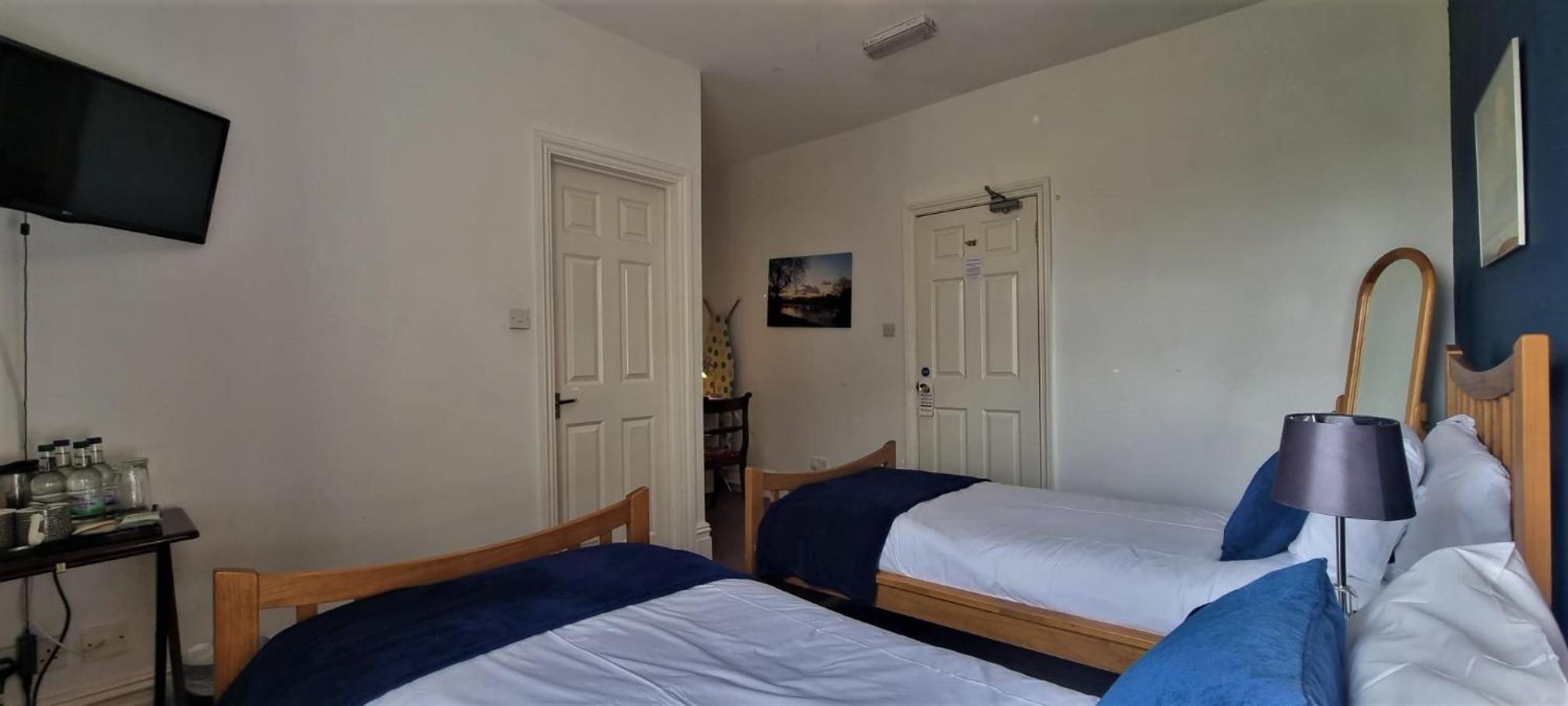 Standard Twin Room photo 2