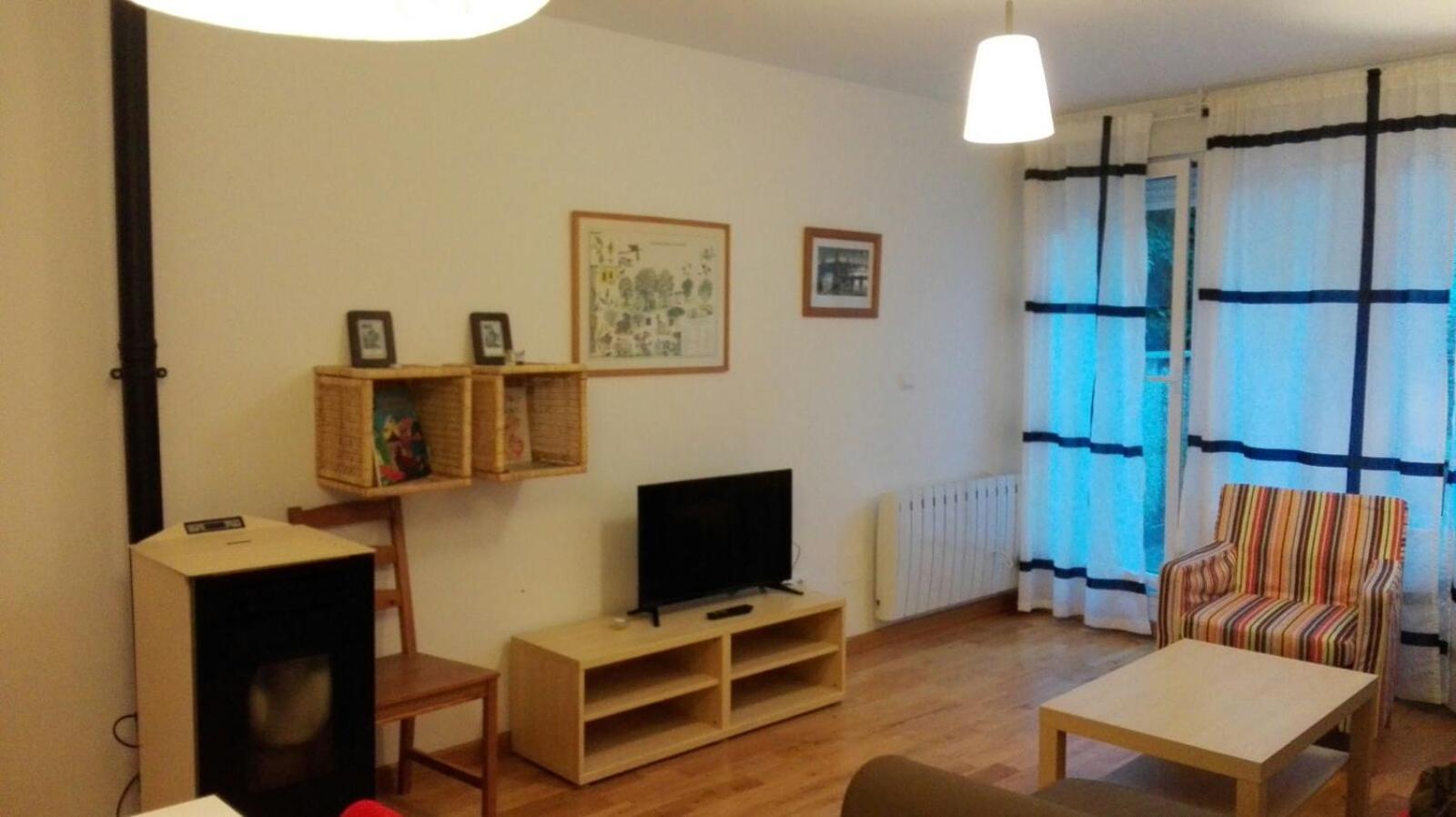 Apartment with Terrace - Photo 9