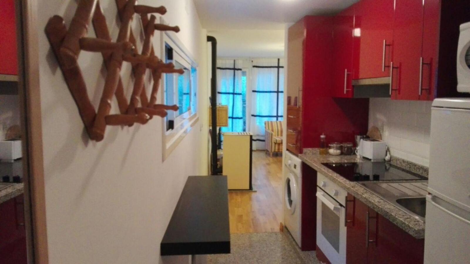 Apartment with Terrace - Photo 4