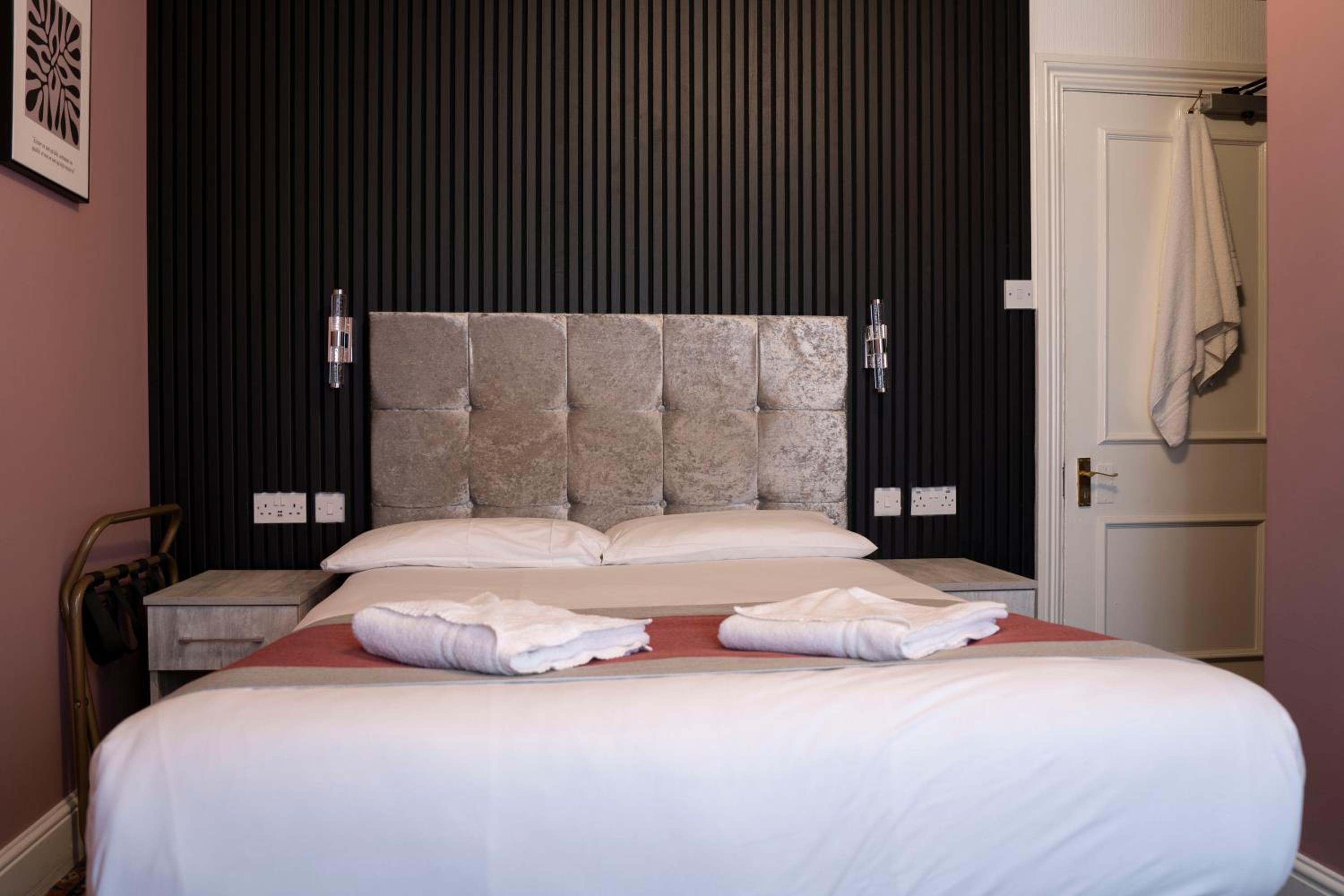 Double Room - Photo 2