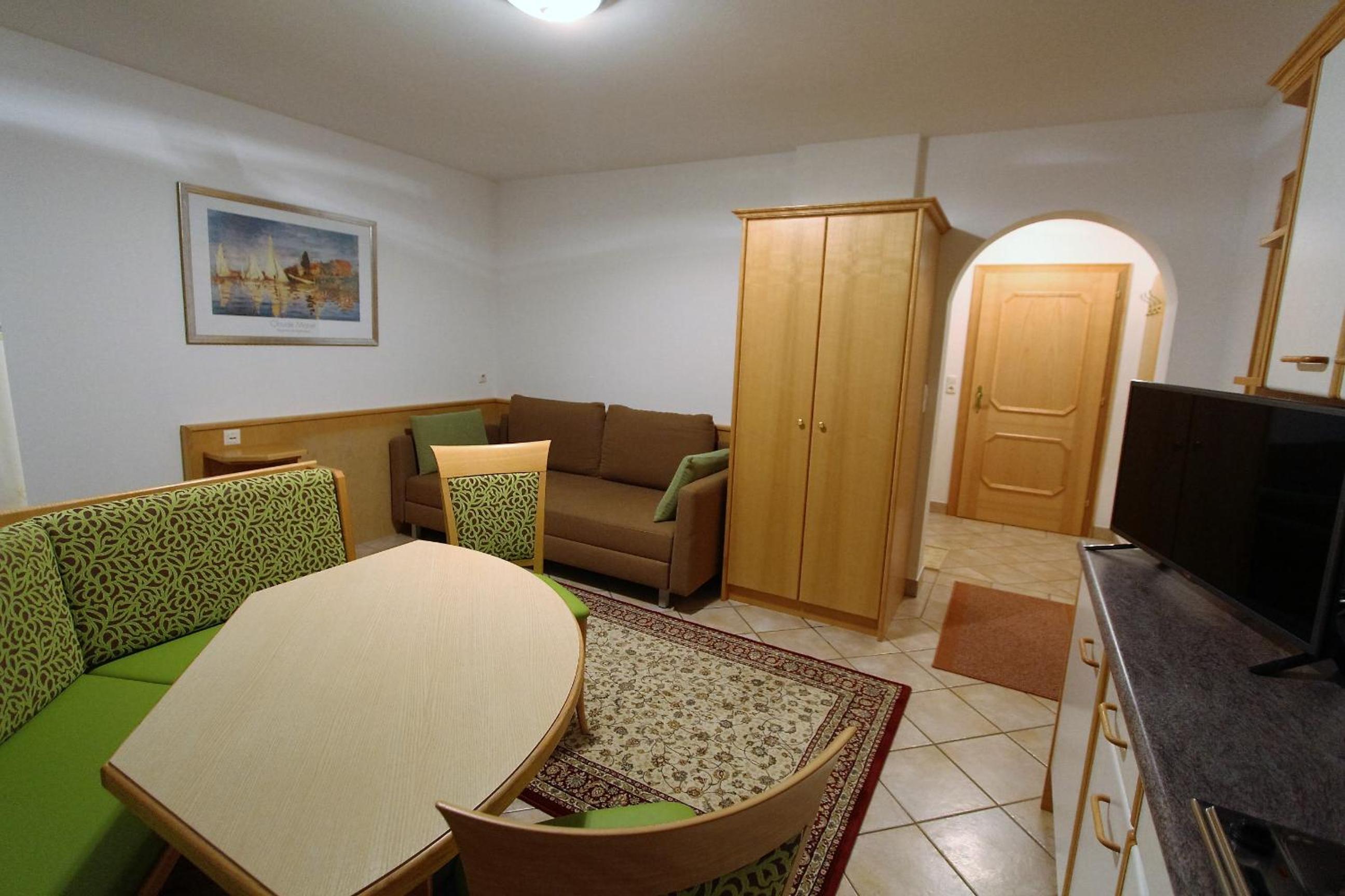 Apartment with Mountain View photo 3