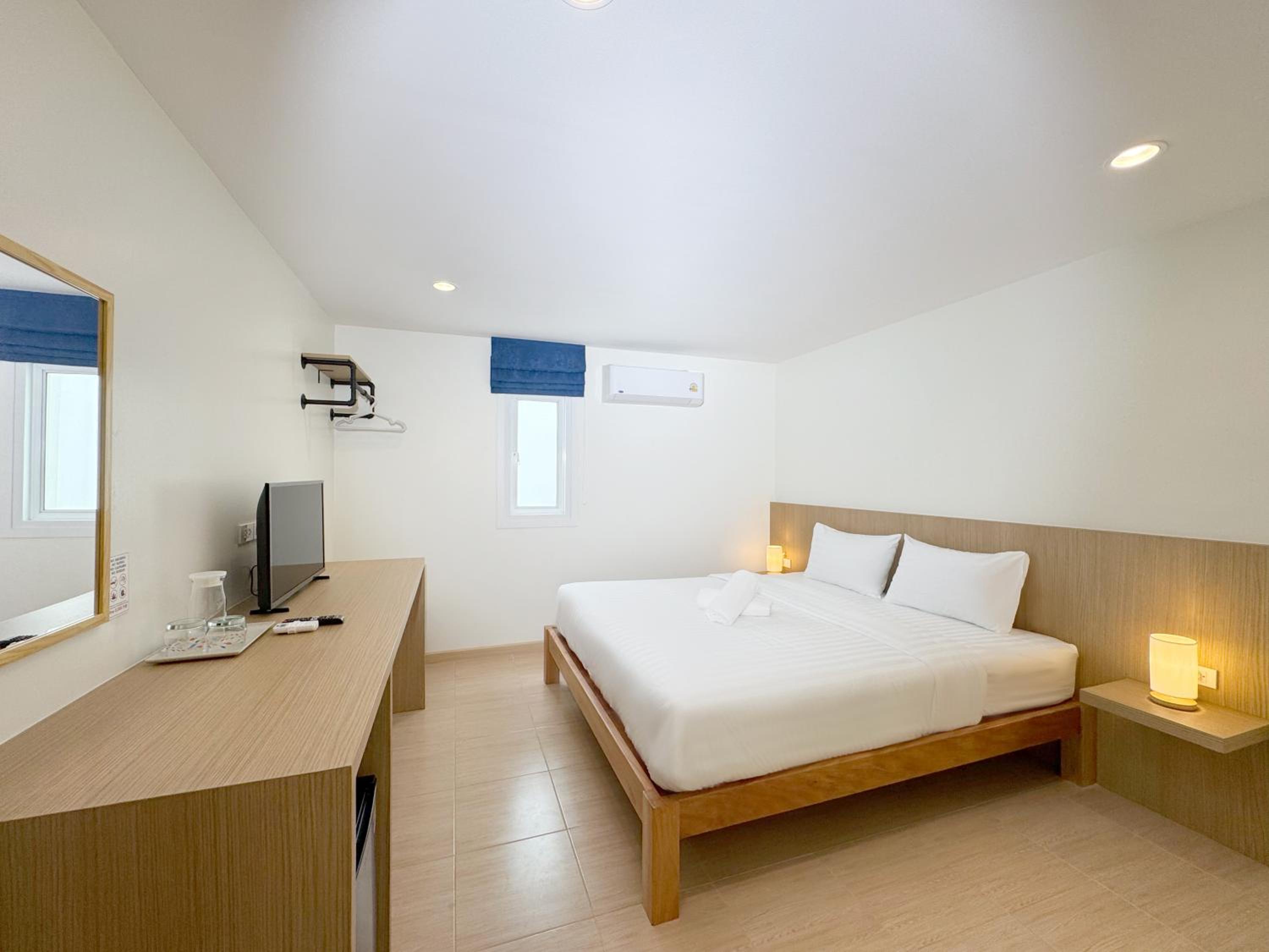 Standard King Room photo 2