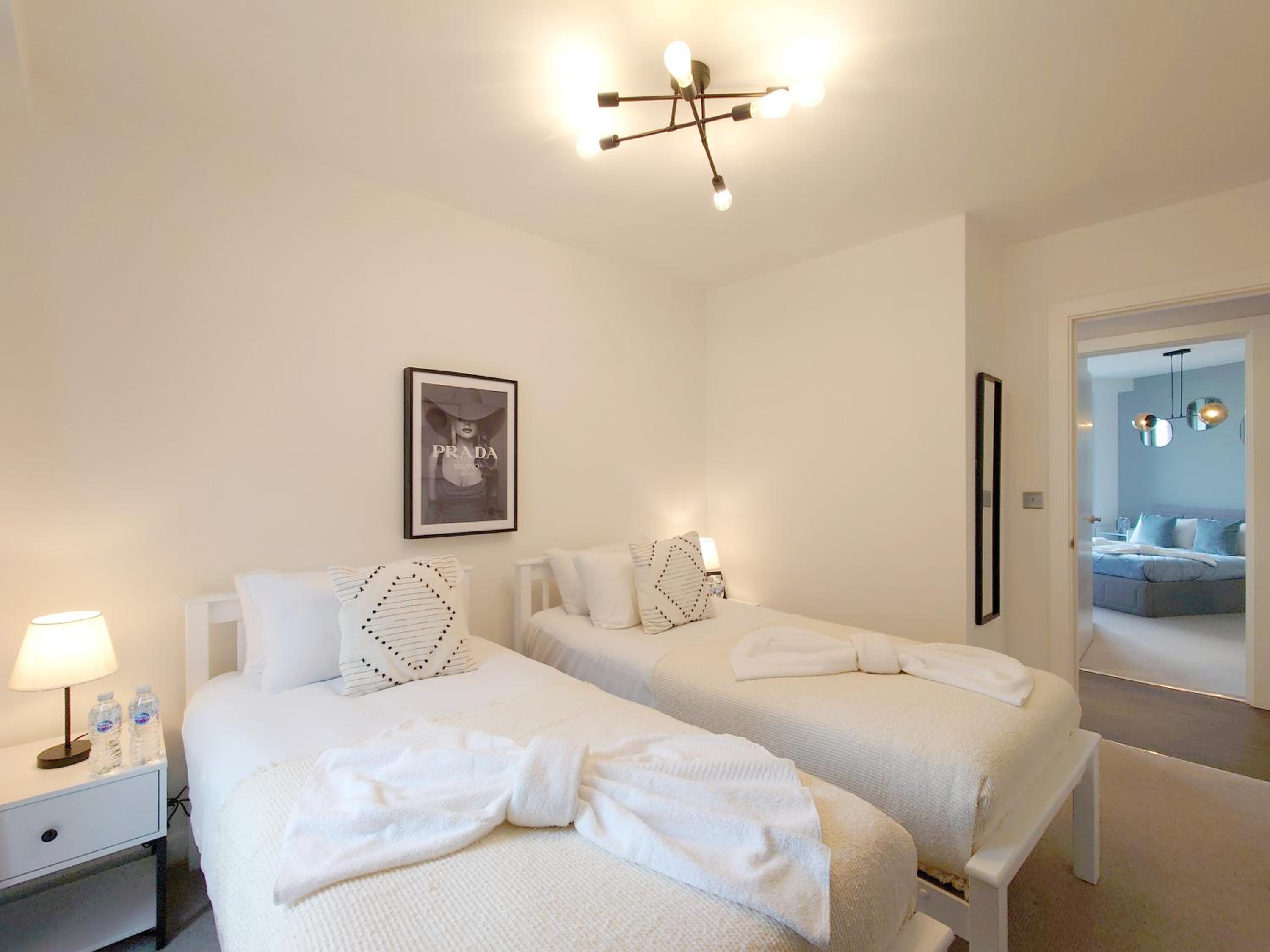 Three-Bedroom Deluxe Apartment photo 2