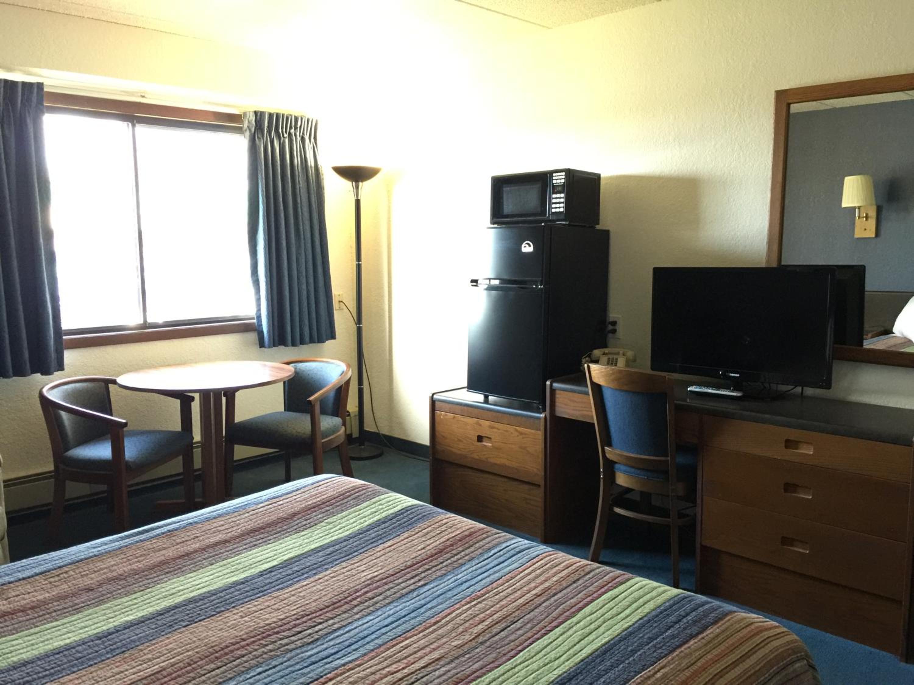 Queen Room - Non-Smoking photo 2