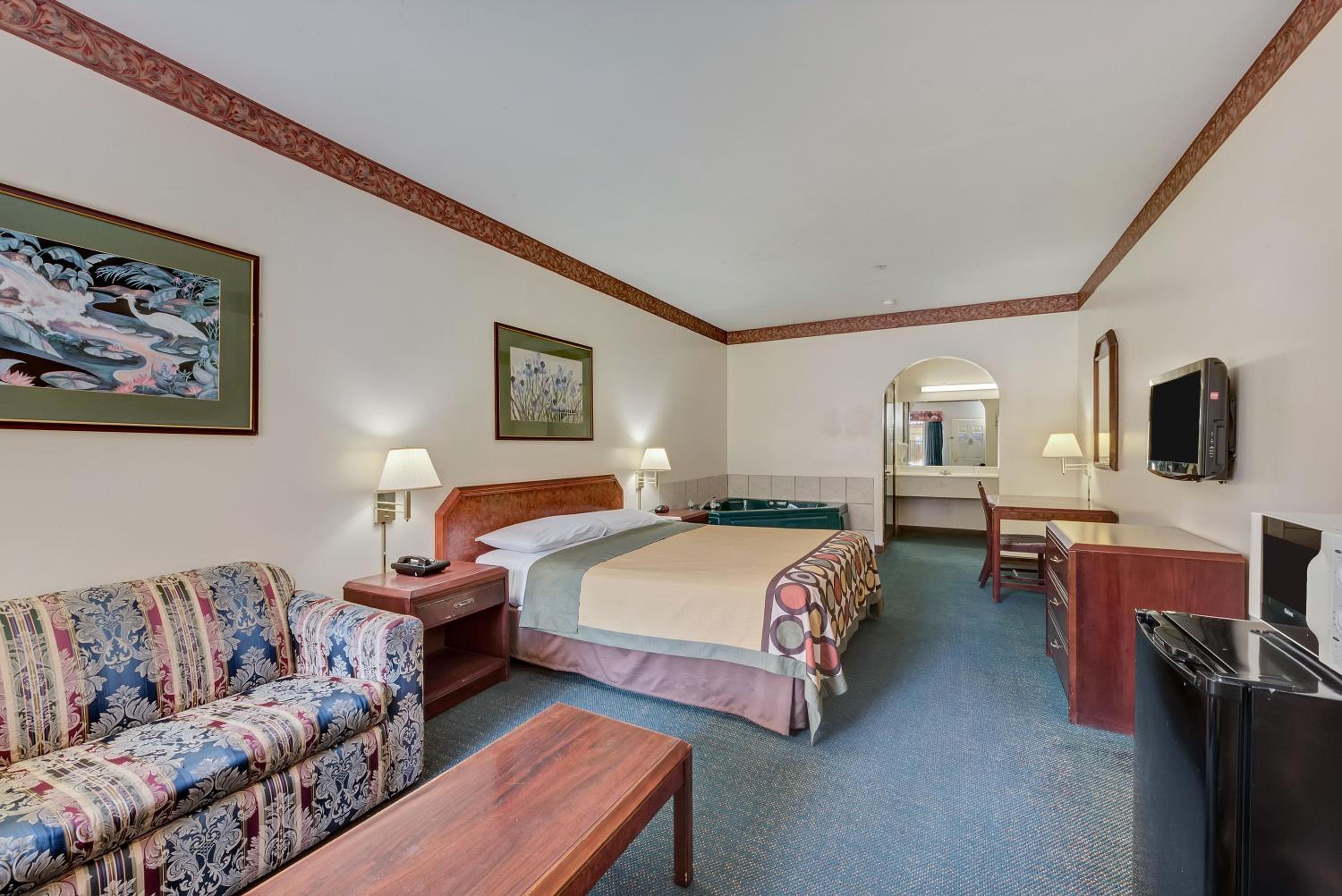 King Suite with Sofa Bed - Non-Smoking - Photo 1