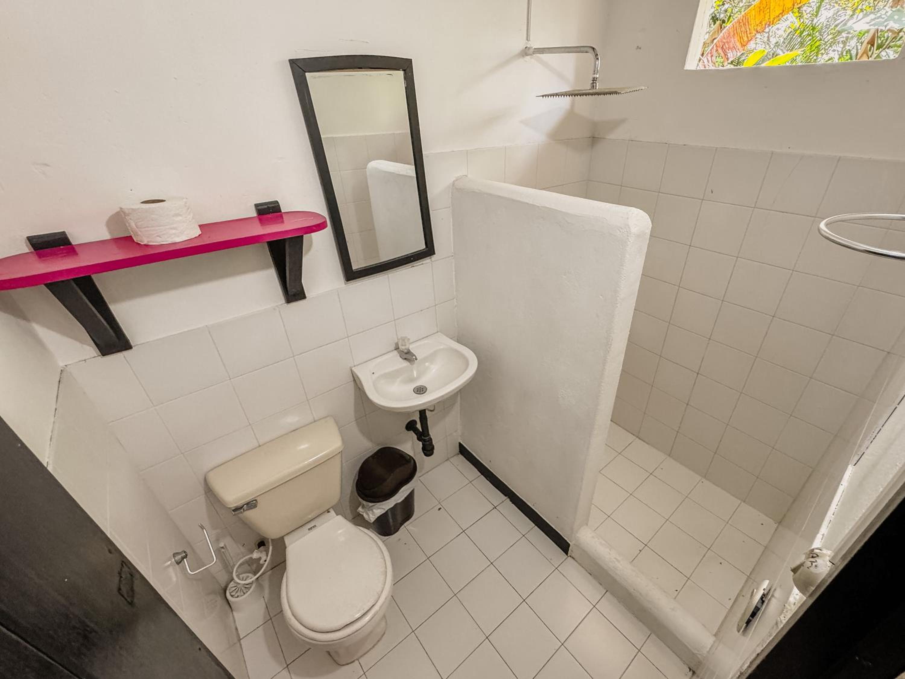 Quadruple Room with Private Bathroom photo 3