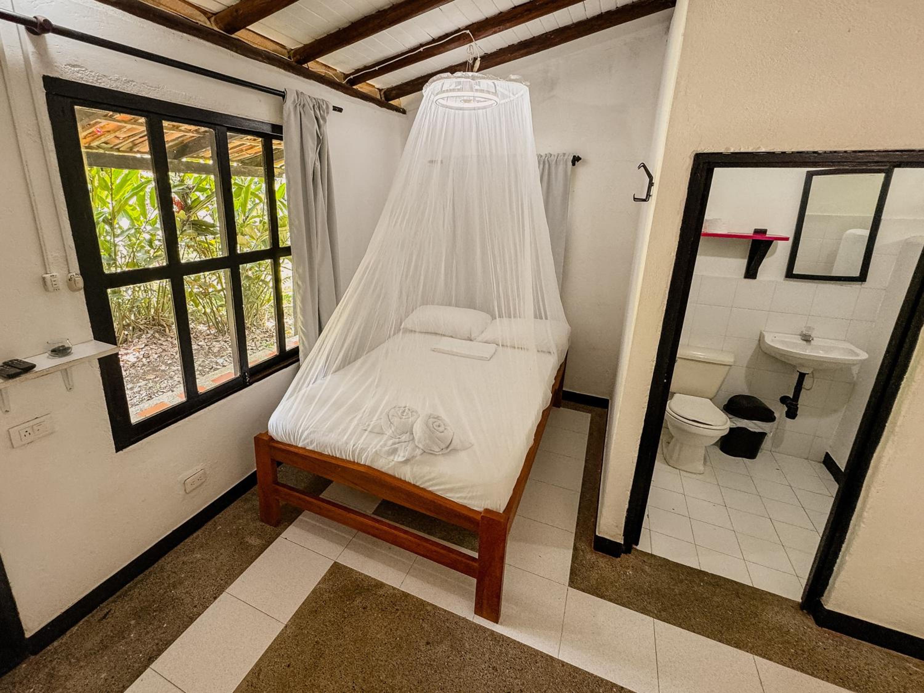 Quadruple Room with Private Bathroom photo 3