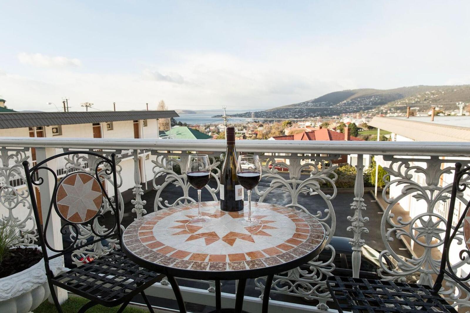 Deluxe Suite with Sea View - Cavell photo 3