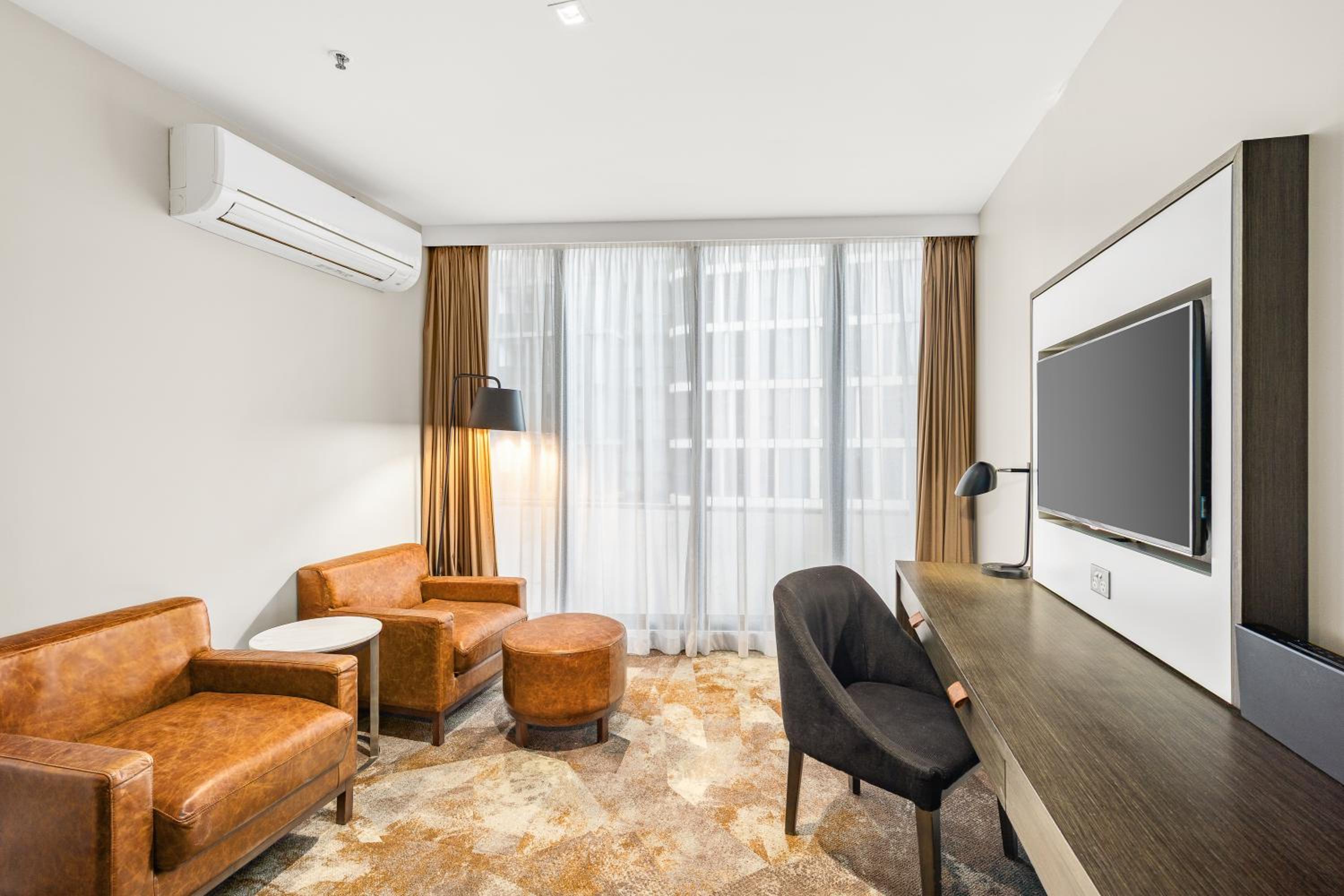 Two-Bedroom Suite thumbnail 5