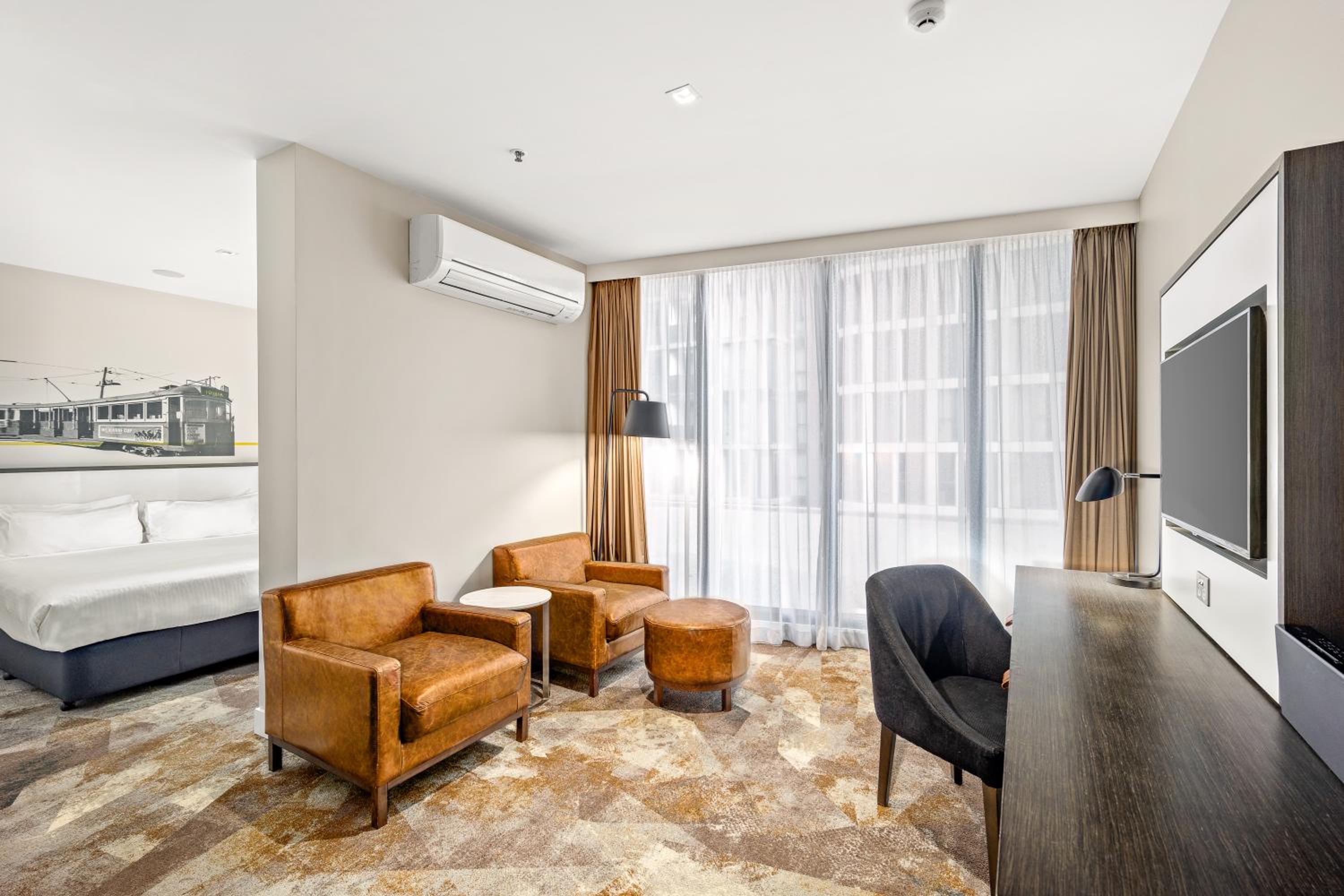 Two-Bedroom Suite thumbnail 6