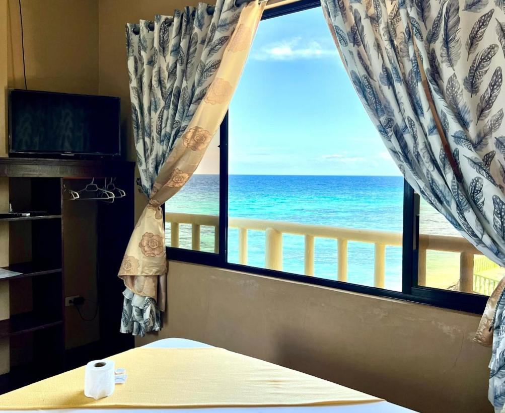 Deluxe King Suite - Photo 21