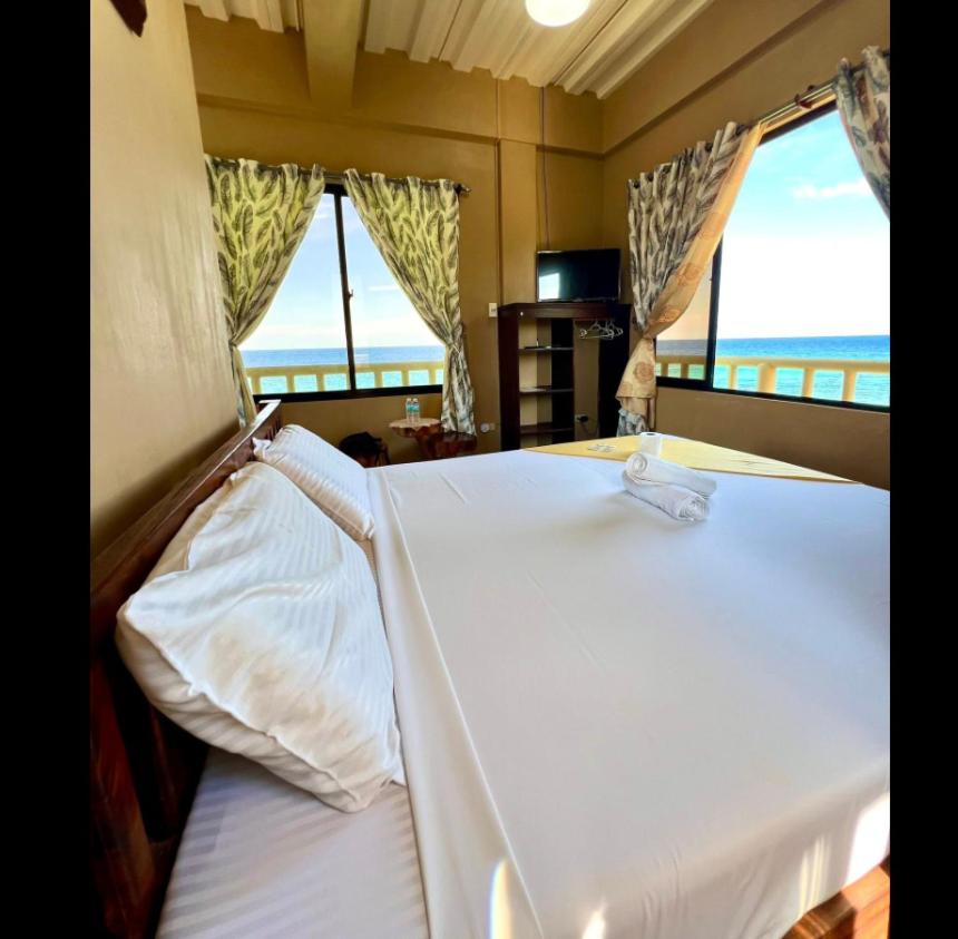 Deluxe King Suite - Photo 3