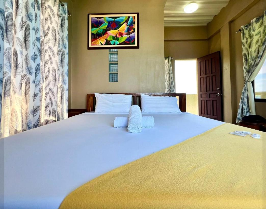 Deluxe King Suite - Photo 5