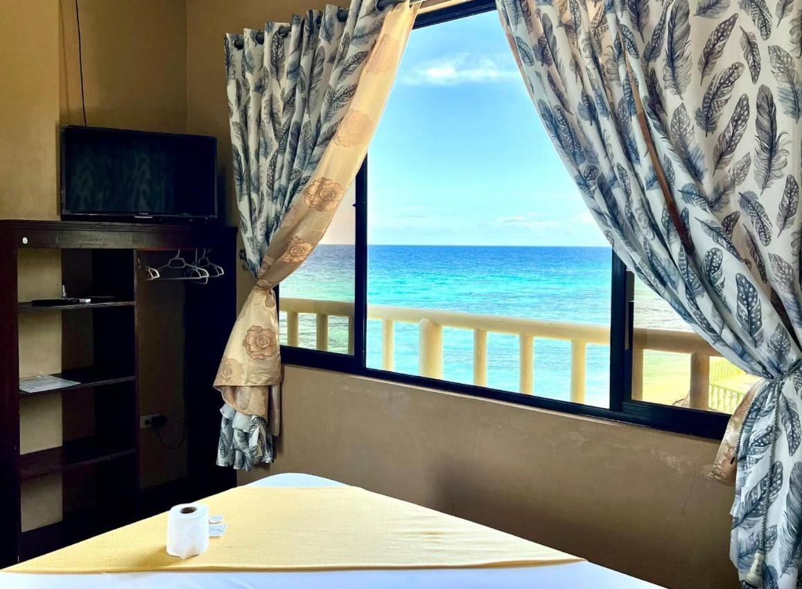 Deluxe King Suite - Photo 12