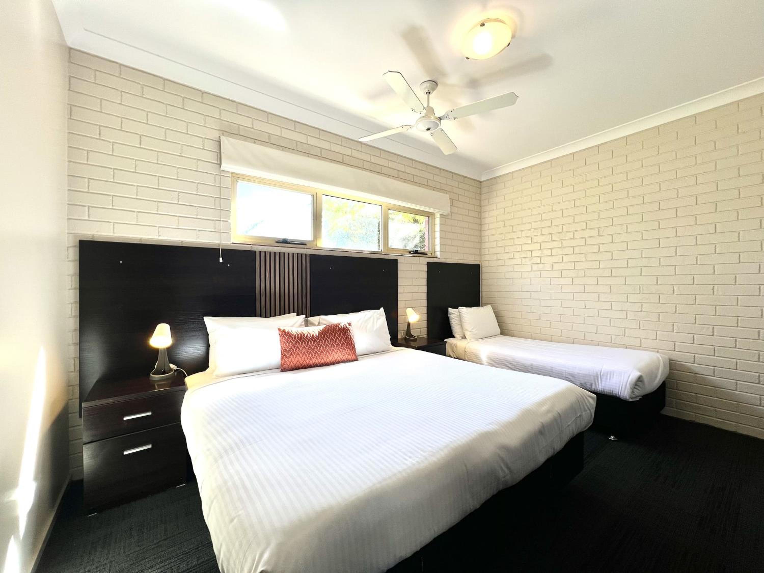 King Room with Two King Beds photo 3